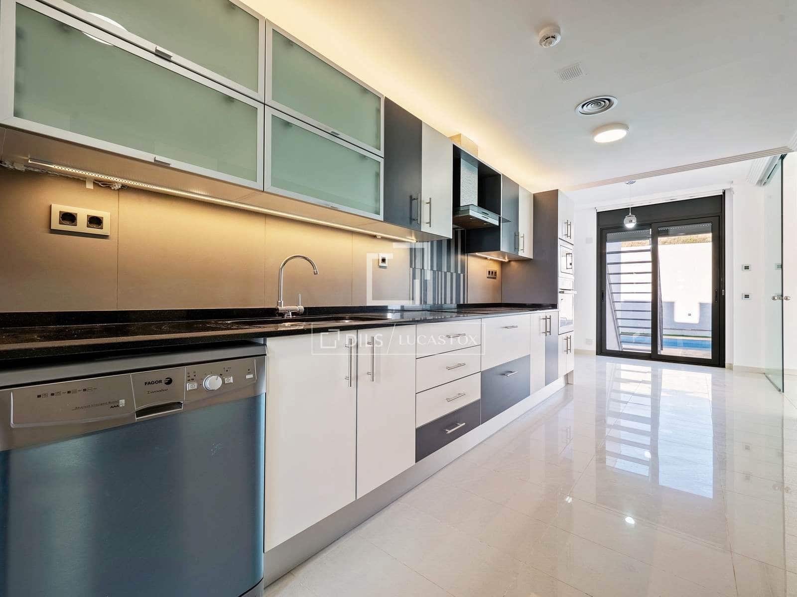 4 chambre Villa/Maison à vendre à Castellvell del Camp avec piscine garage - 575 000 € (Ref: 9598459)