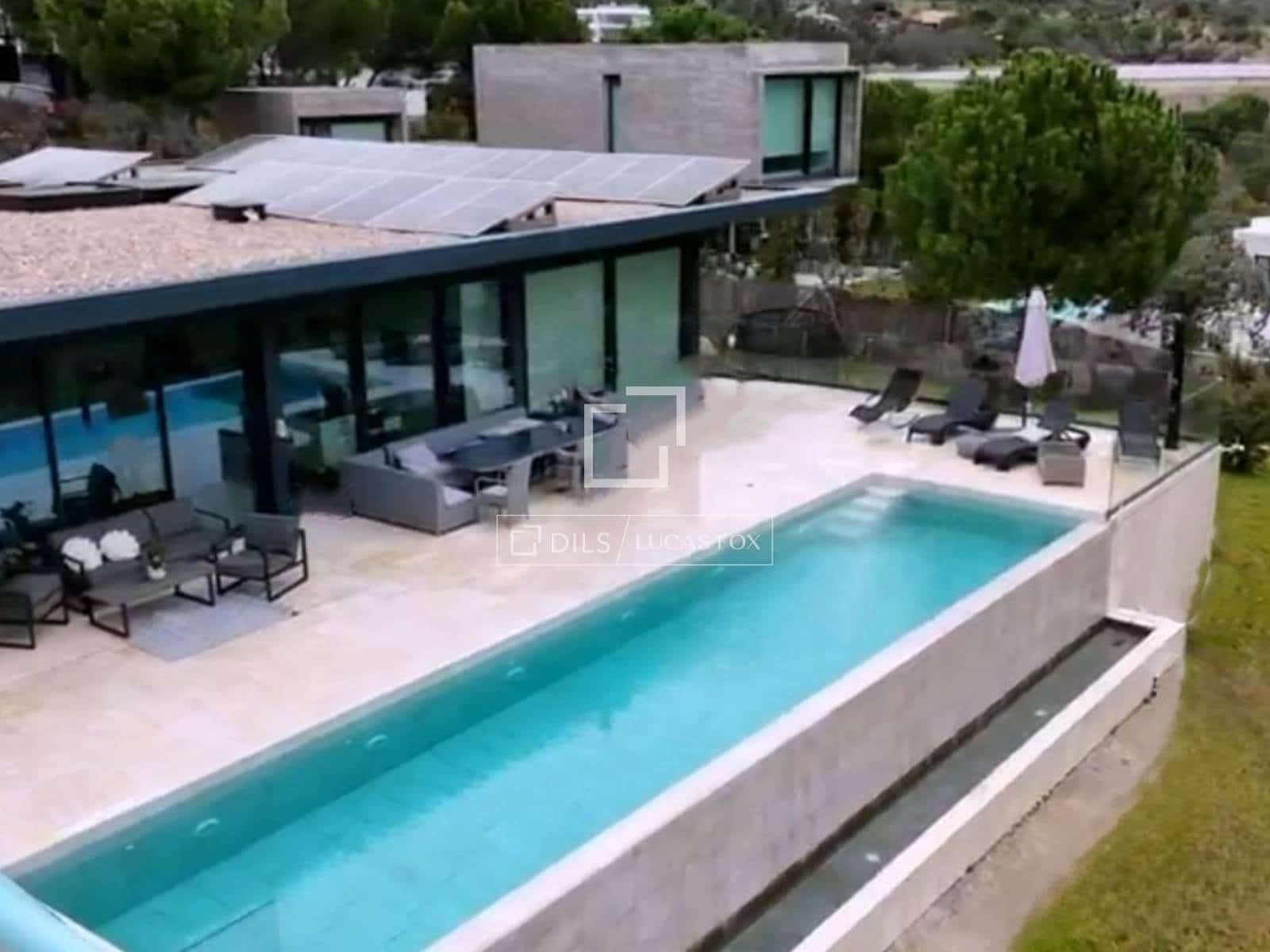 4 bedroom Villa for sale in Torrelodones with pool garage - € 1,600,000 (Ref: 9601486)