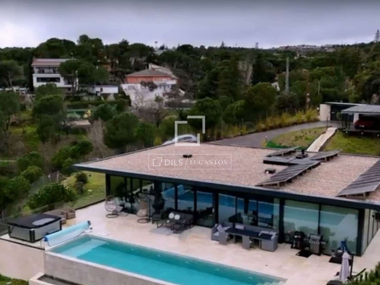 4 bedroom Villa for sale in Torrelodones with pool garage - € 1,600,000 (Ref: 9601486)