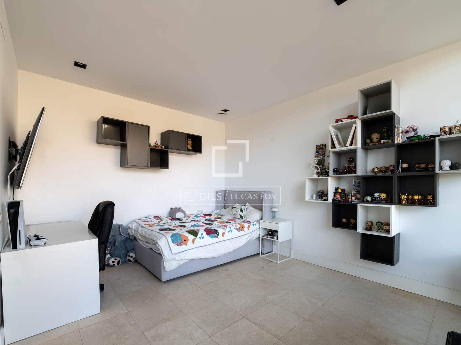 4 bedroom Villa for sale in Torrelodones with pool garage - € 1,600,000 (Ref: 9601486)