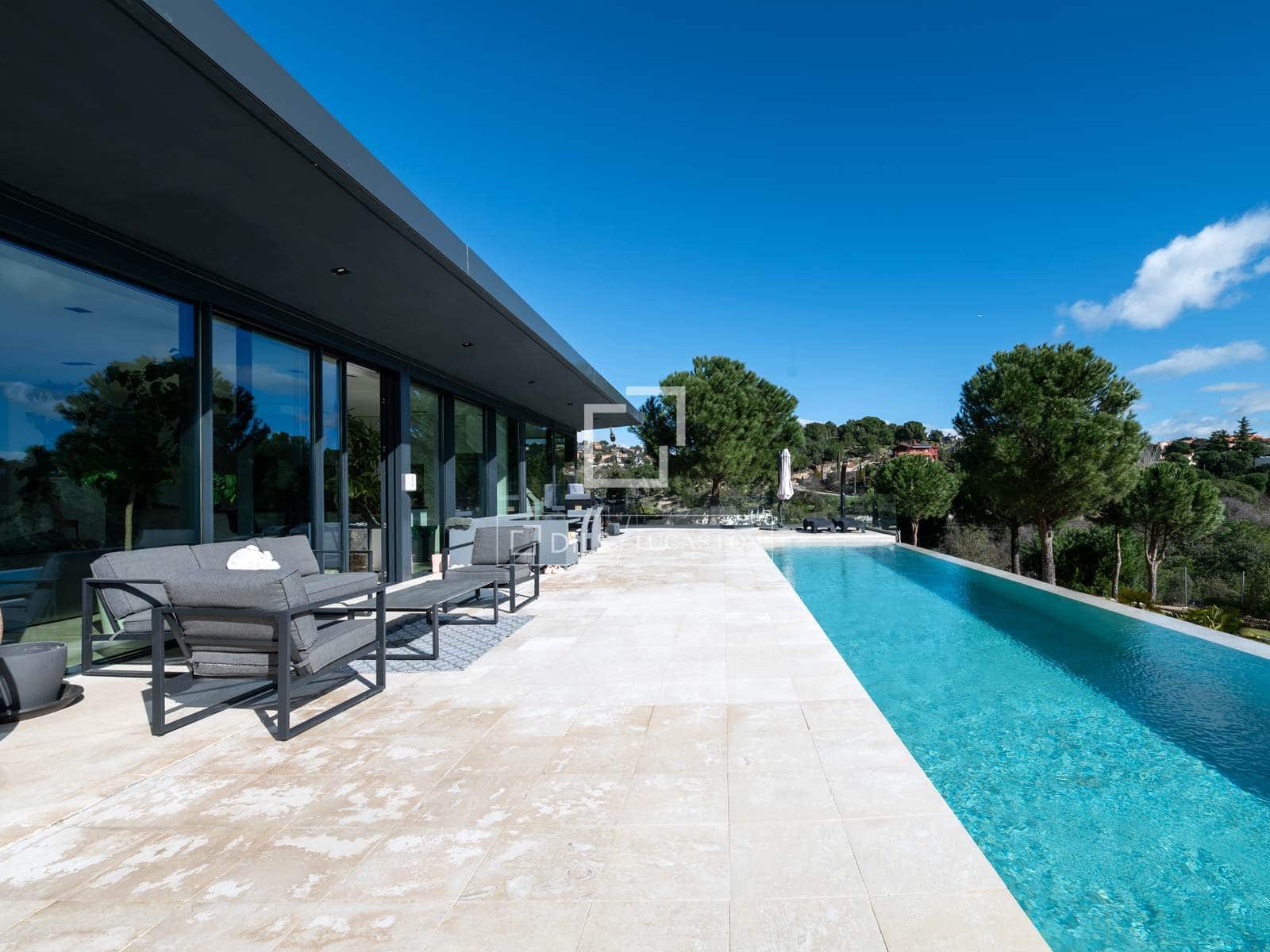 4 bedroom Villa for sale in Torrelodones with pool garage - € 1,600,000 (Ref: 9601486)