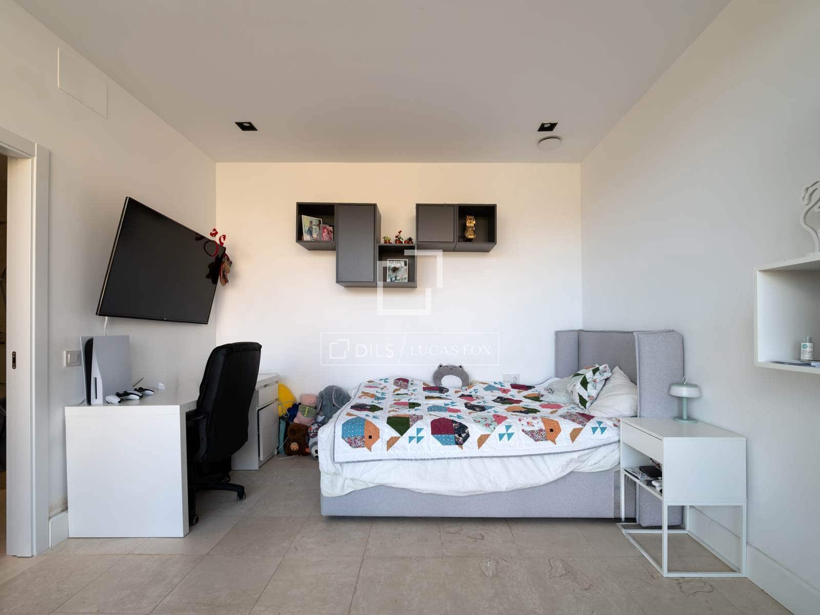 4 bedroom Villa for sale in Torrelodones with pool garage - € 1,600,000 (Ref: 9601486)