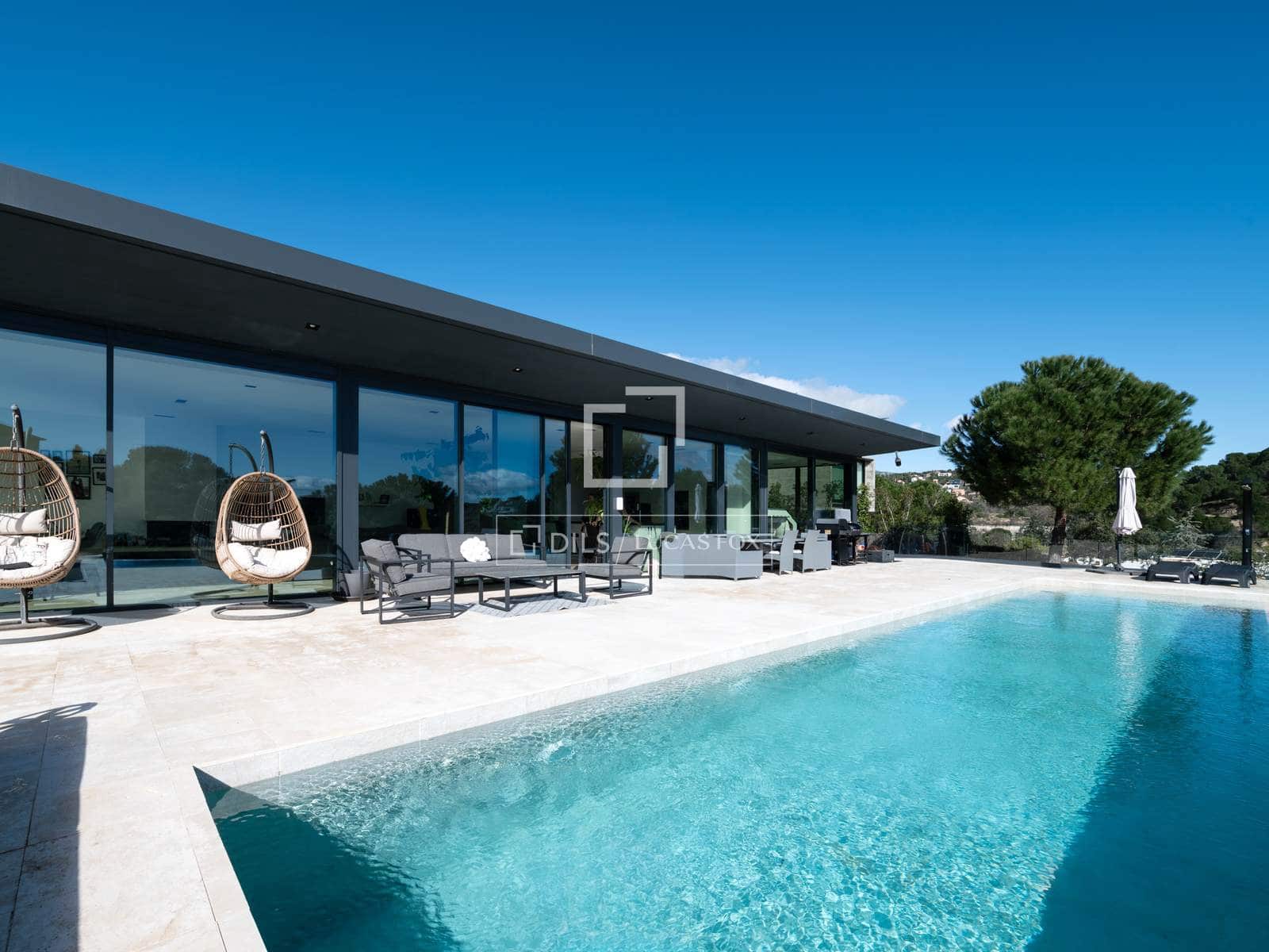 4 bedroom Villa for sale in Torrelodones with pool garage - € 1,600,000 (Ref: 9601486)