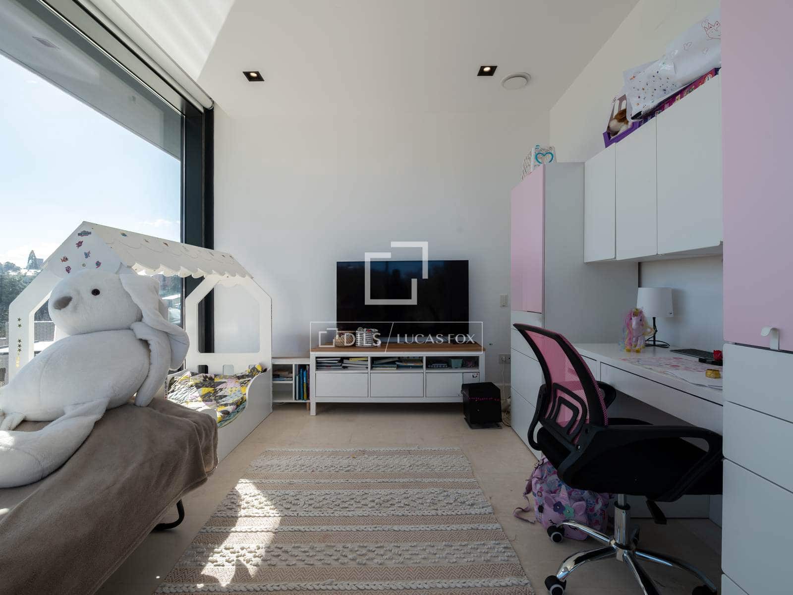 4 bedroom Villa for sale in Torrelodones with pool garage - € 1,600,000 (Ref: 9601486)