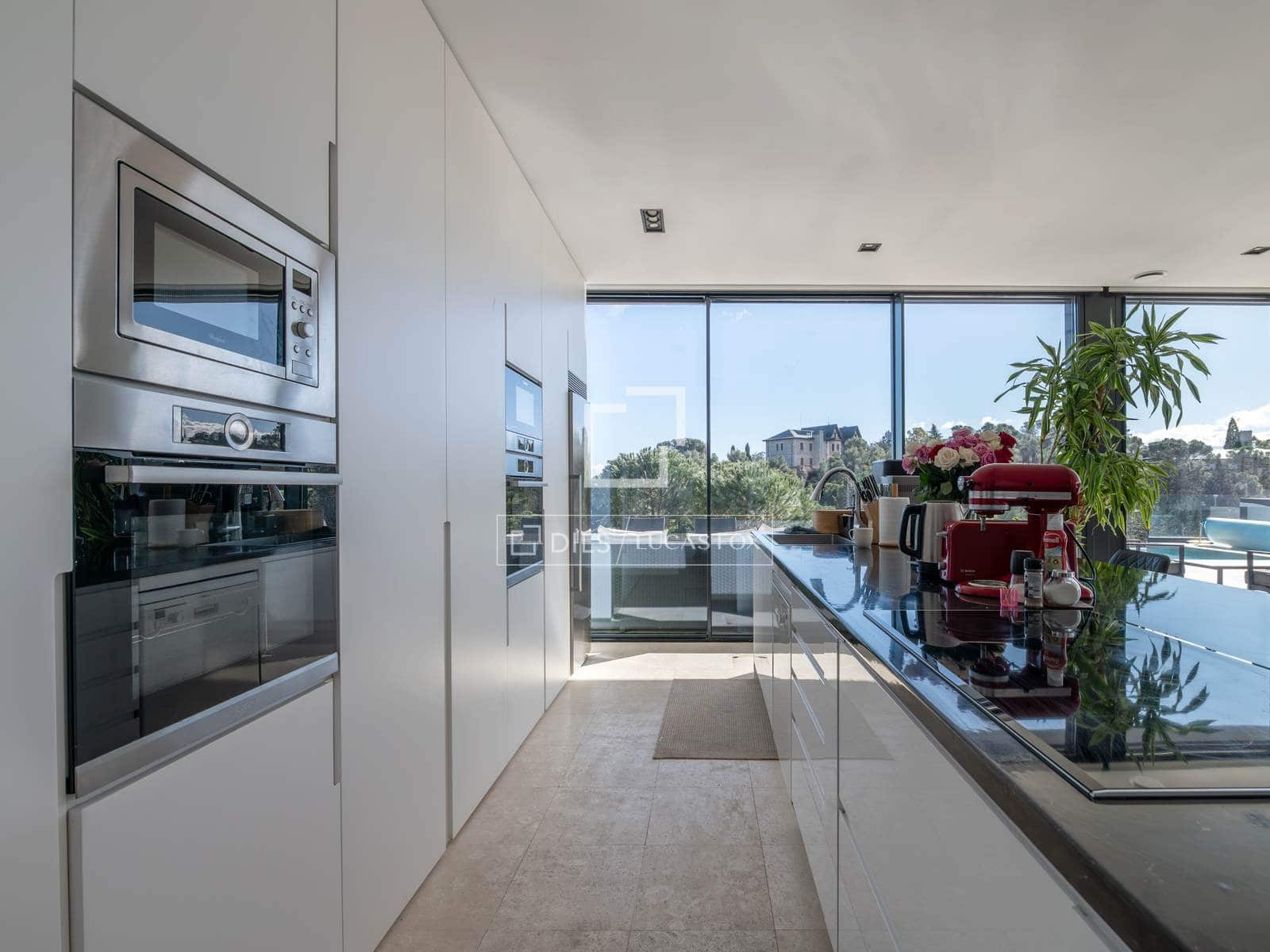 4 bedroom Villa for sale in Torrelodones with pool garage - € 1,600,000 (Ref: 9601486)