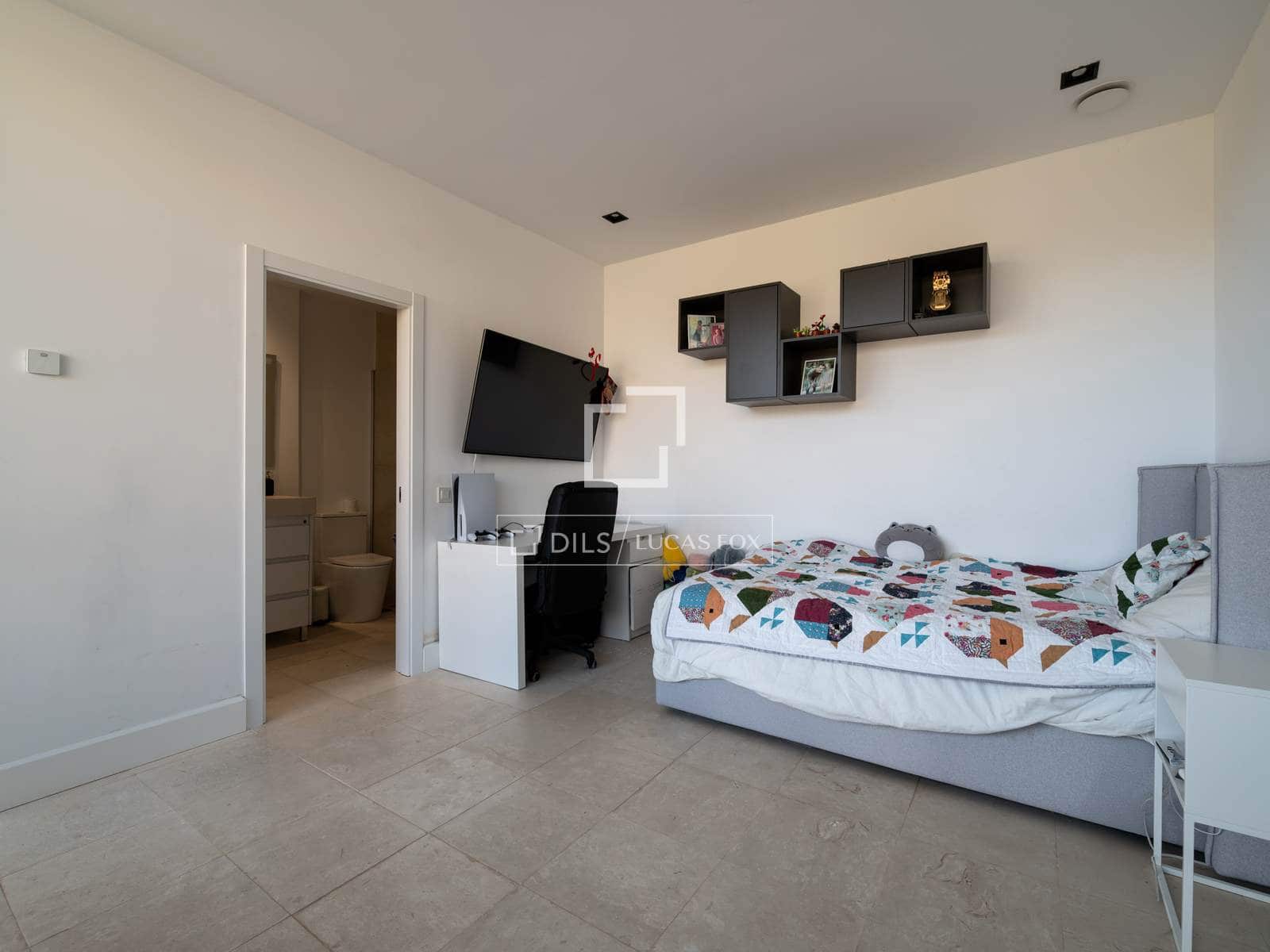 4 bedroom Villa for sale in Torrelodones with pool garage - € 1,600,000 (Ref: 9601486)