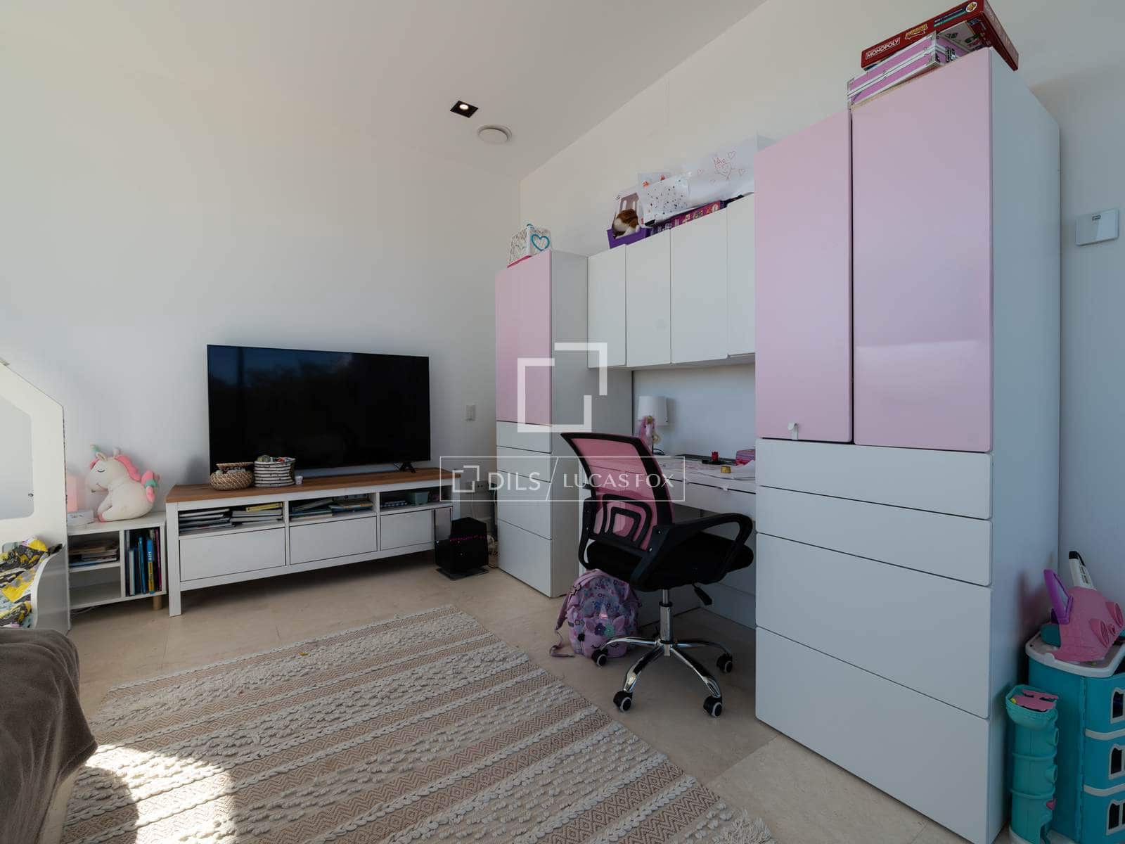 4 bedroom Villa for sale in Torrelodones with pool garage - € 1,600,000 (Ref: 9601486)