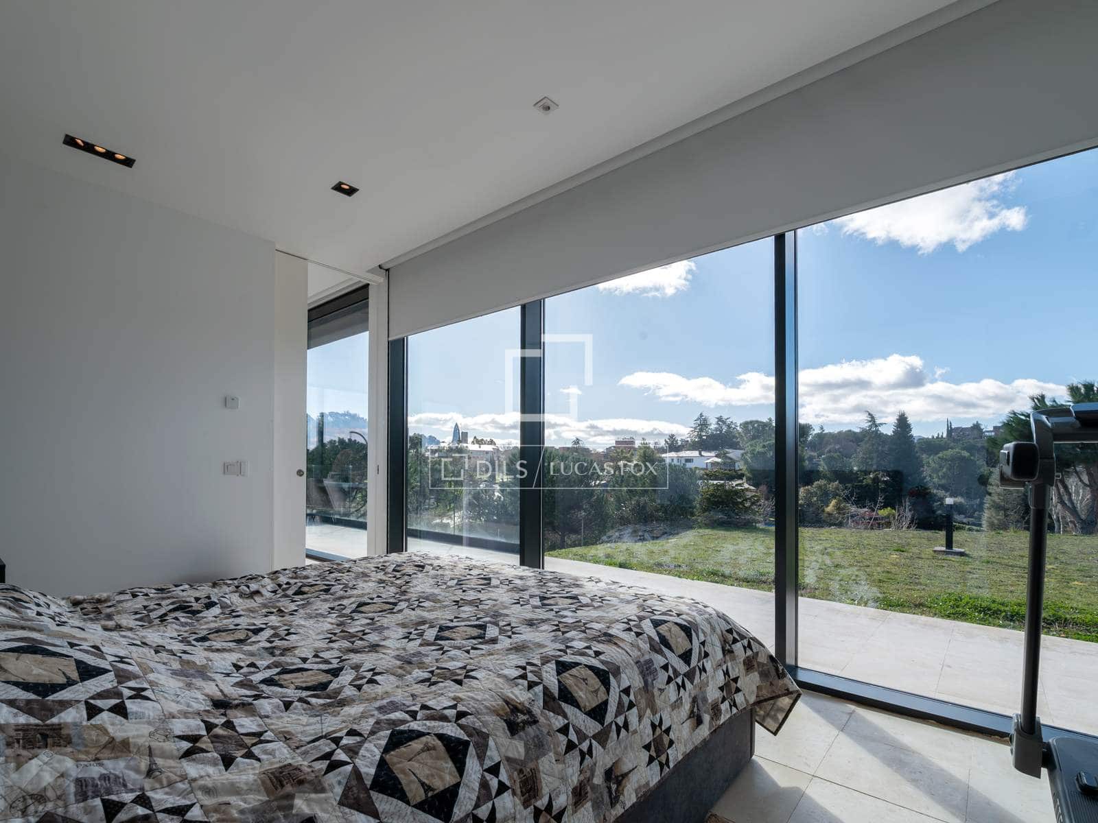 4 bedroom Villa for sale in Torrelodones with pool garage - € 1,600,000 (Ref: 9601486)