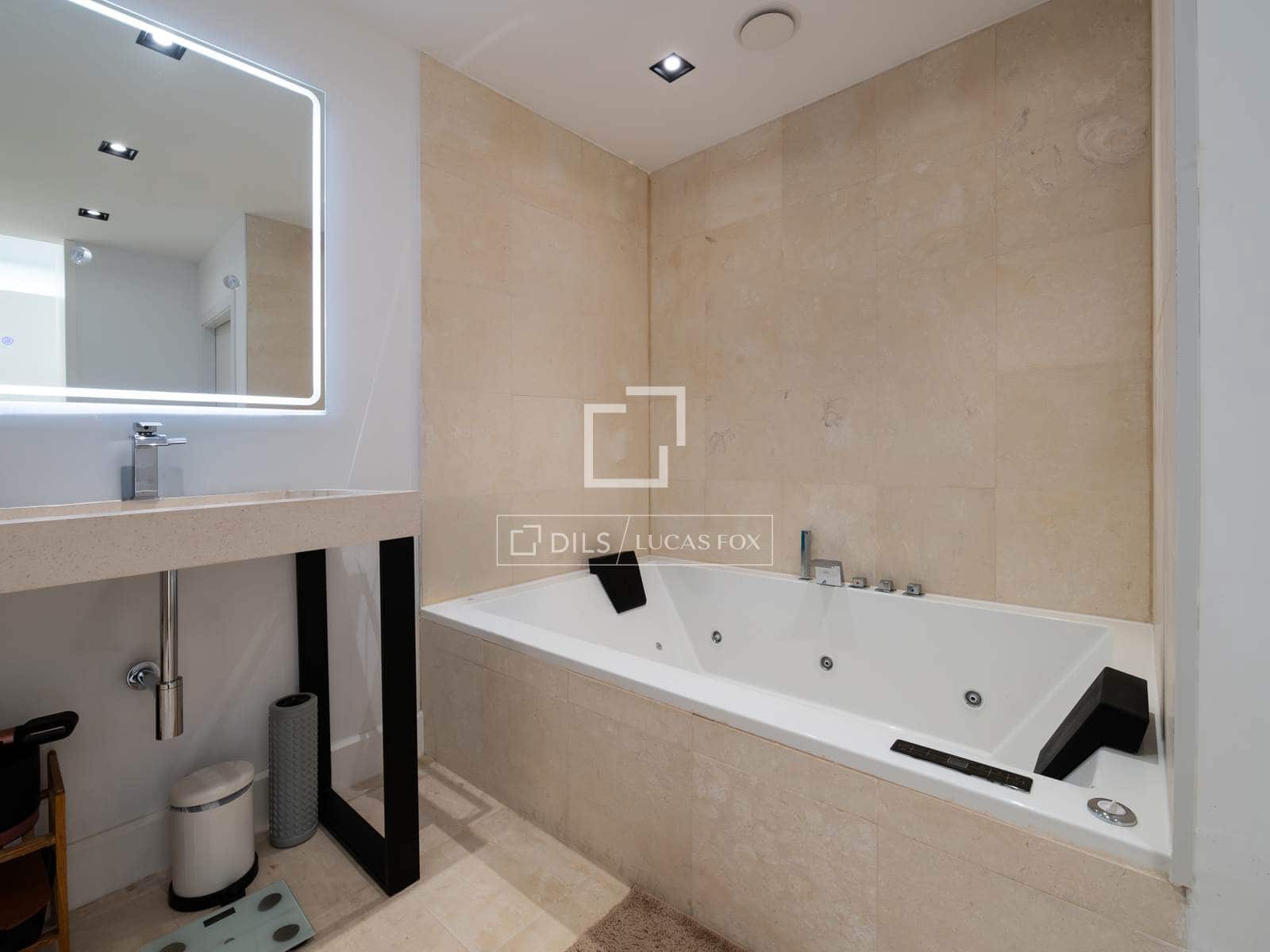 4 bedroom Villa for sale in Torrelodones with pool garage - € 1,600,000 (Ref: 9601486)