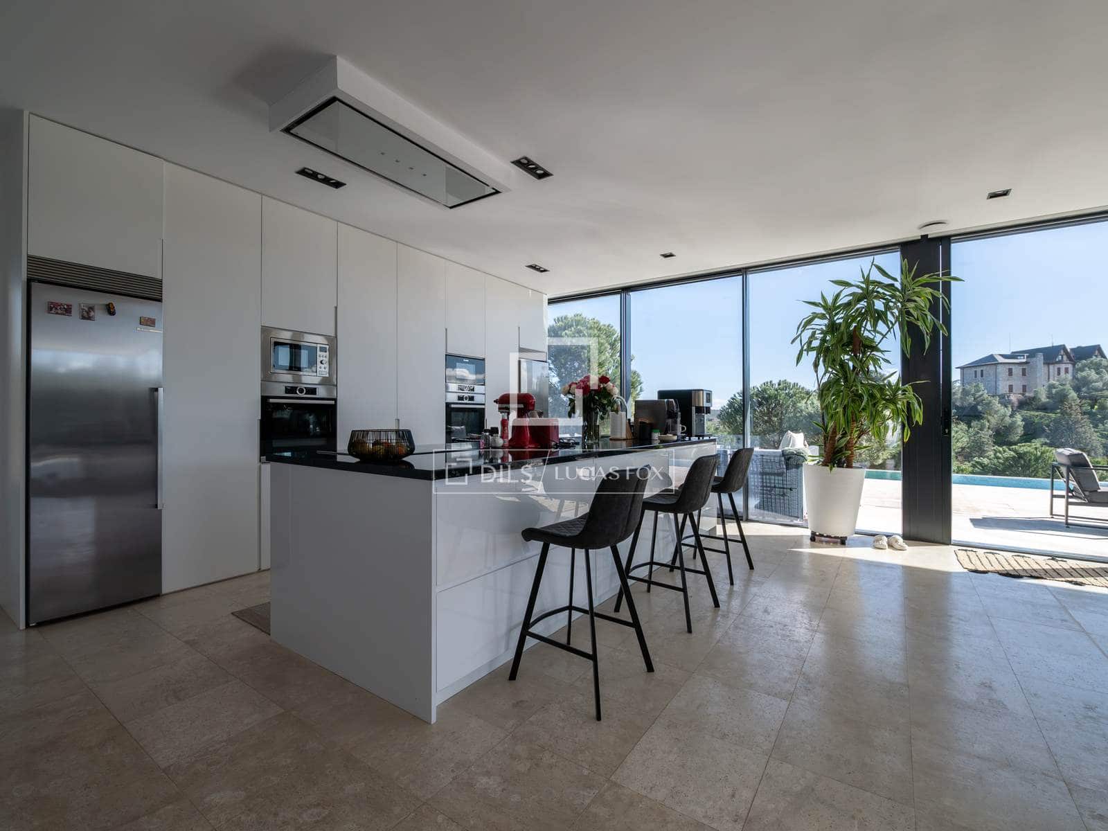 4 bedroom Villa for sale in Torrelodones with pool garage - € 1,600,000 (Ref: 9601486)