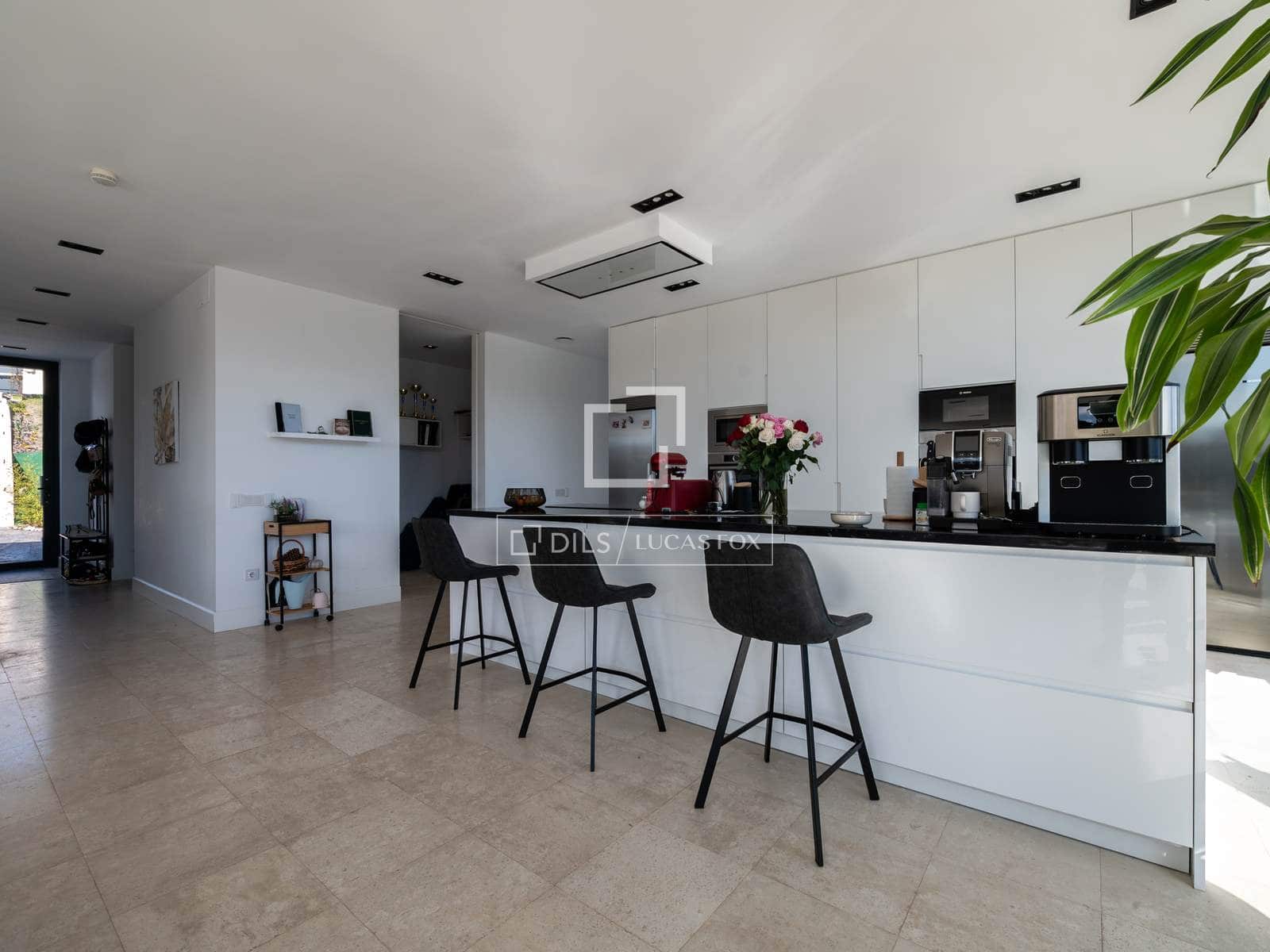 4 bedroom Villa for sale in Torrelodones with pool garage - € 1,600,000 (Ref: 9601486)