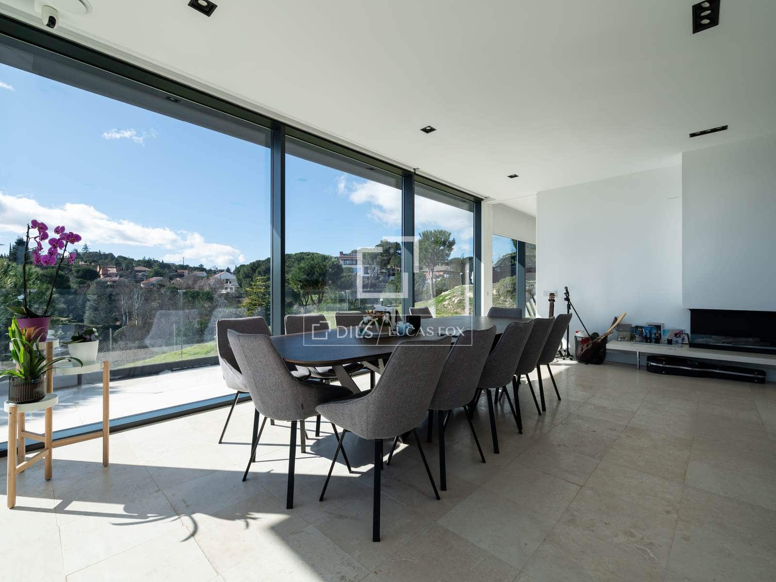 4 bedroom Villa for sale in Torrelodones with pool garage - € 1,600,000 (Ref: 9601486)