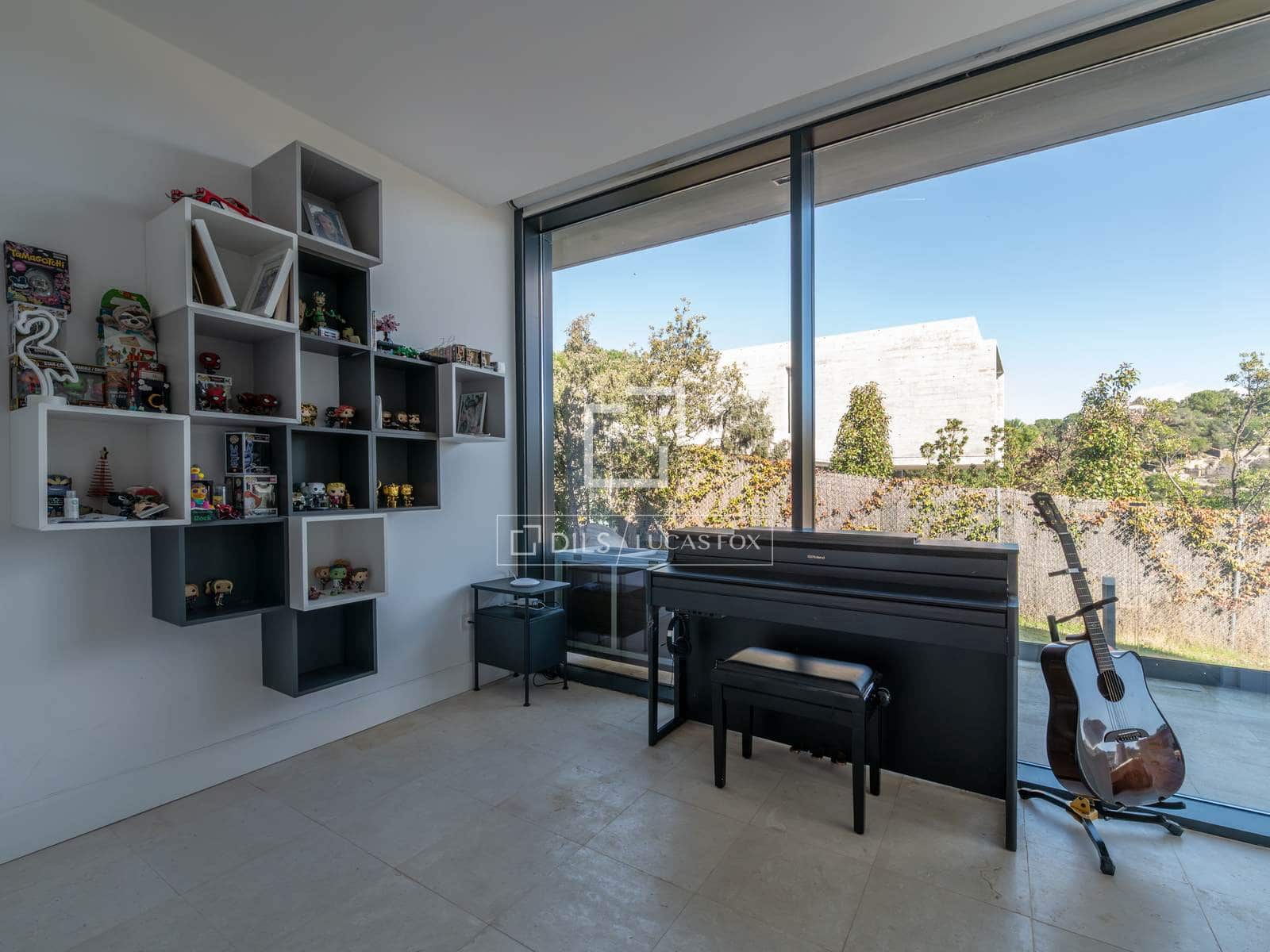 4 bedroom Villa for sale in Torrelodones with pool garage - € 1,600,000 (Ref: 9601486)