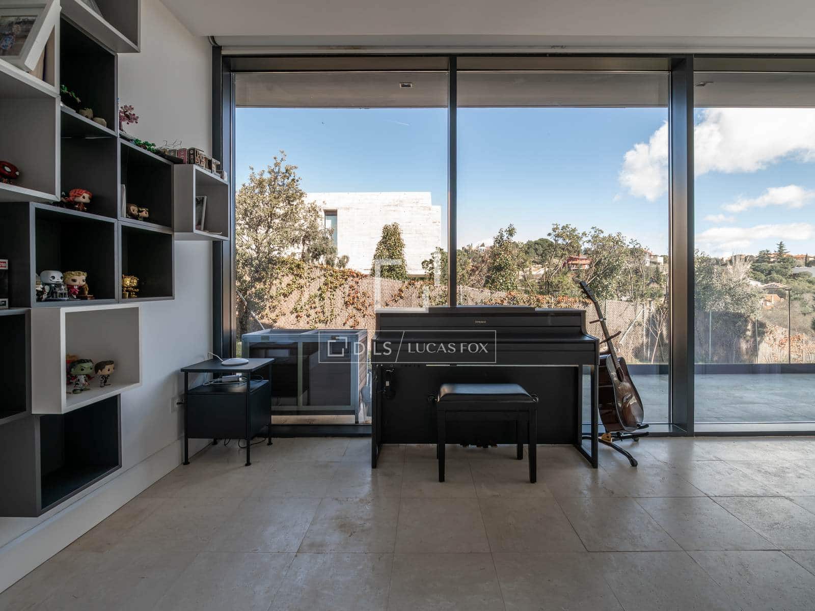 4 bedroom Villa for sale in Torrelodones with pool garage - € 1,600,000 (Ref: 9601486)