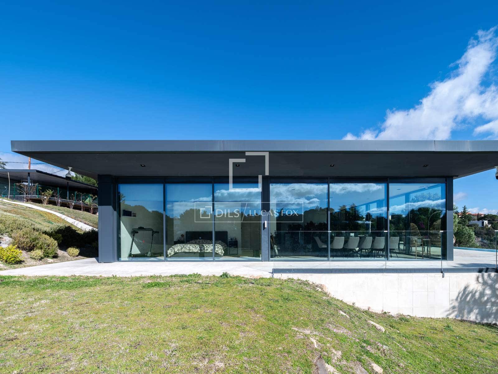 4 bedroom Villa for sale in Torrelodones with pool garage - € 1,600,000 (Ref: 9601486)