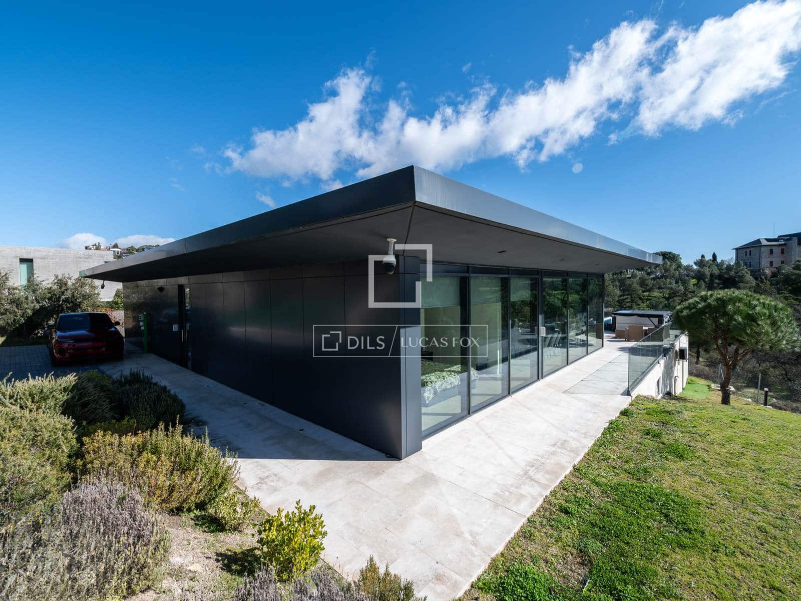 4 bedroom Villa for sale in Torrelodones with pool garage - € 1,600,000 (Ref: 9601486)