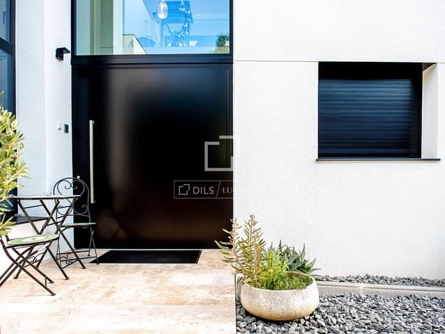 4 bedroom Villa for sale in Santa Cristina d'Aro with pool garage - € 1,850,000 (Ref: 9602957)