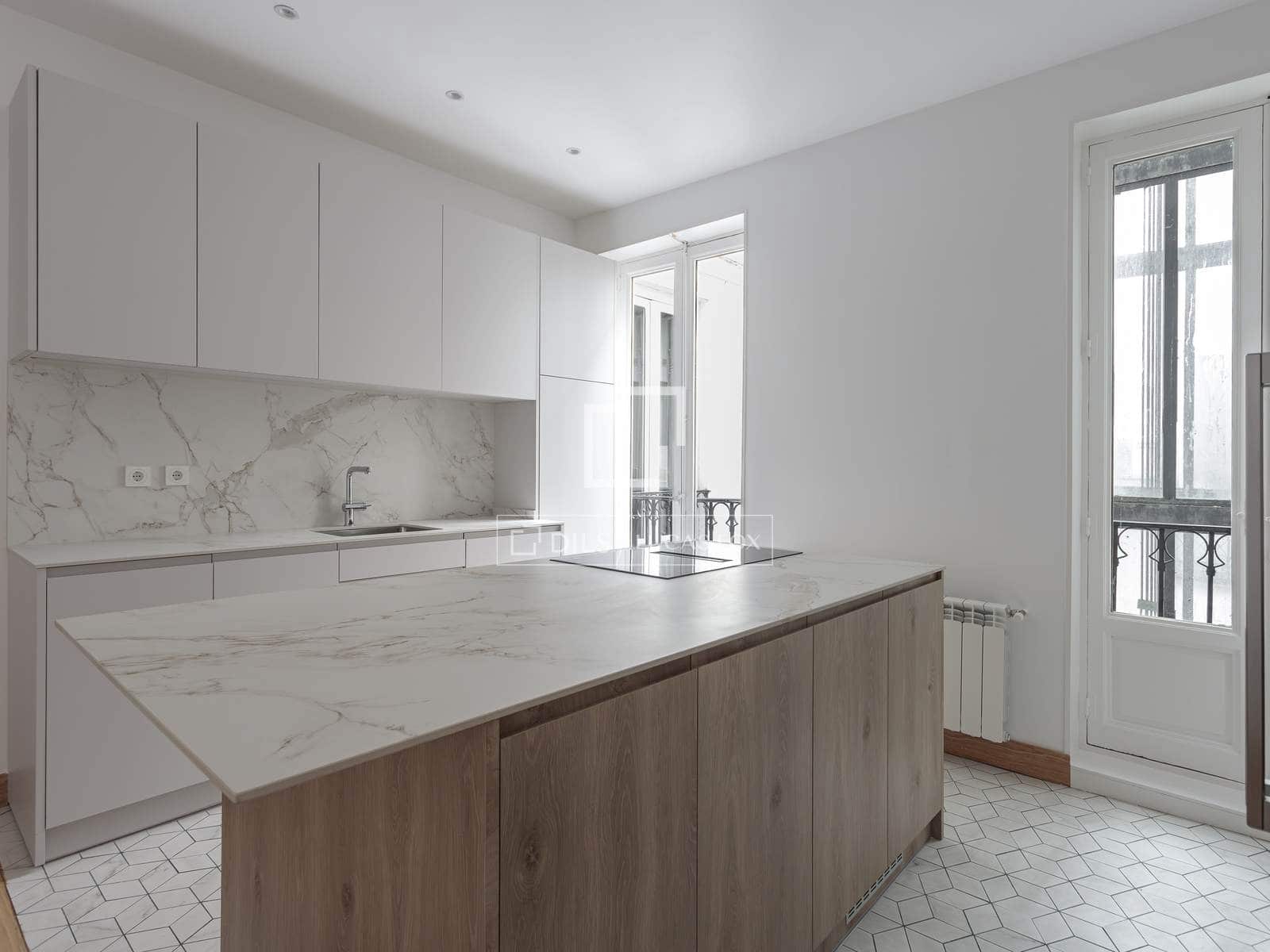 3 sovrum Lägenhet att hyra i Madrid stad - 7 500 € (Ref: 9603307)