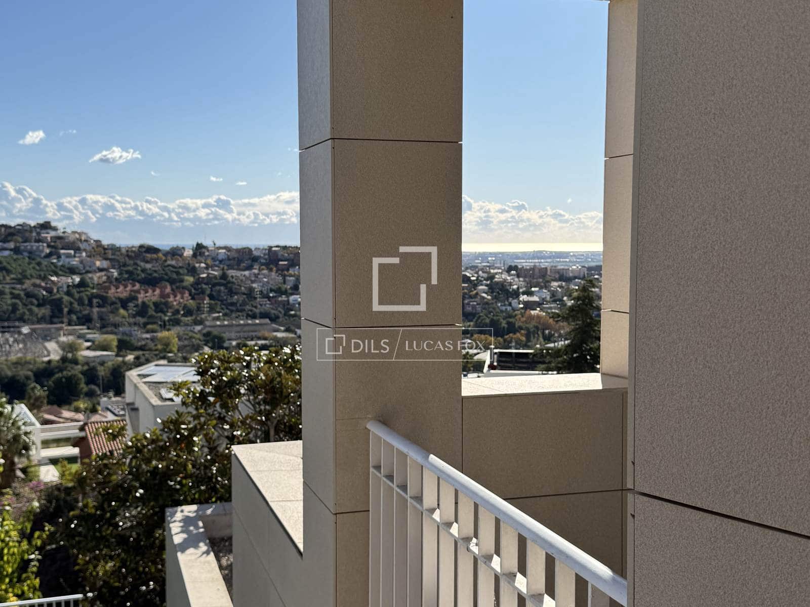 4 bedroom Villa for sale in Sant Just Desvern with pool garage - € 2,190,000 (Ref: 9603311)