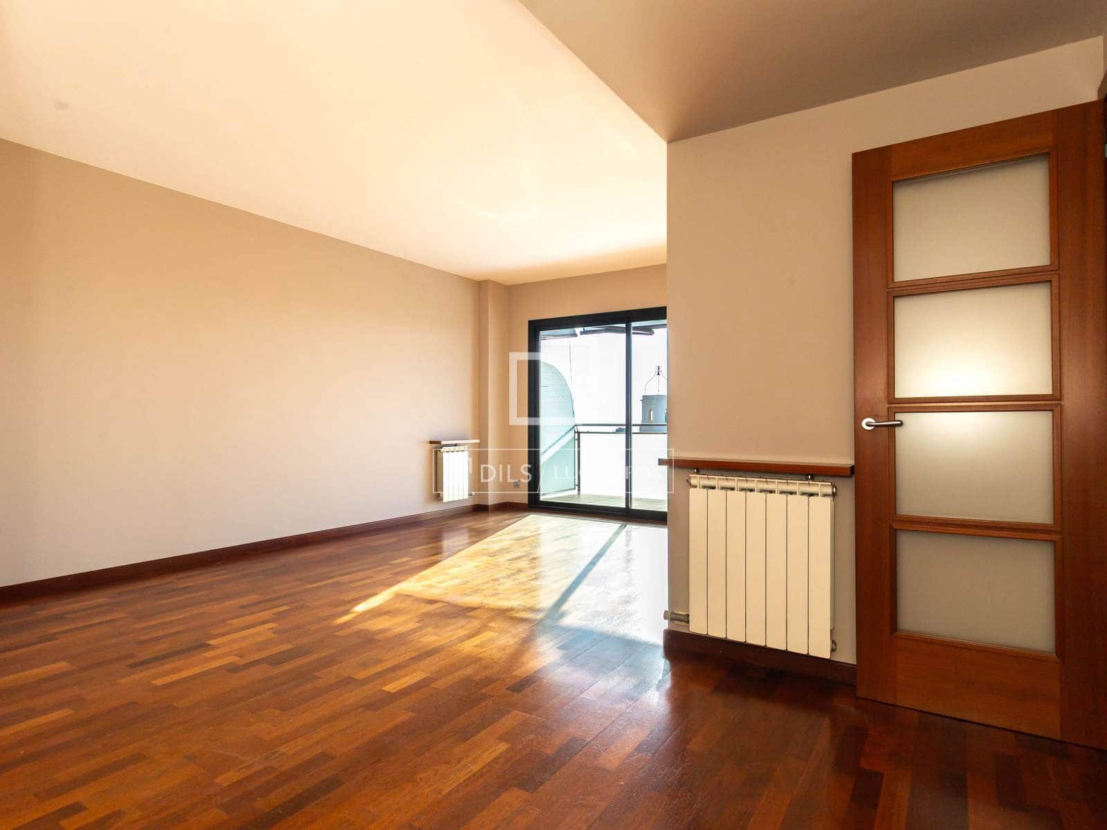 4 slaapkamer Appartement te huur in Esplugues de Llobregat met zwembad garage - € 3.059 (Ref: 9603313)