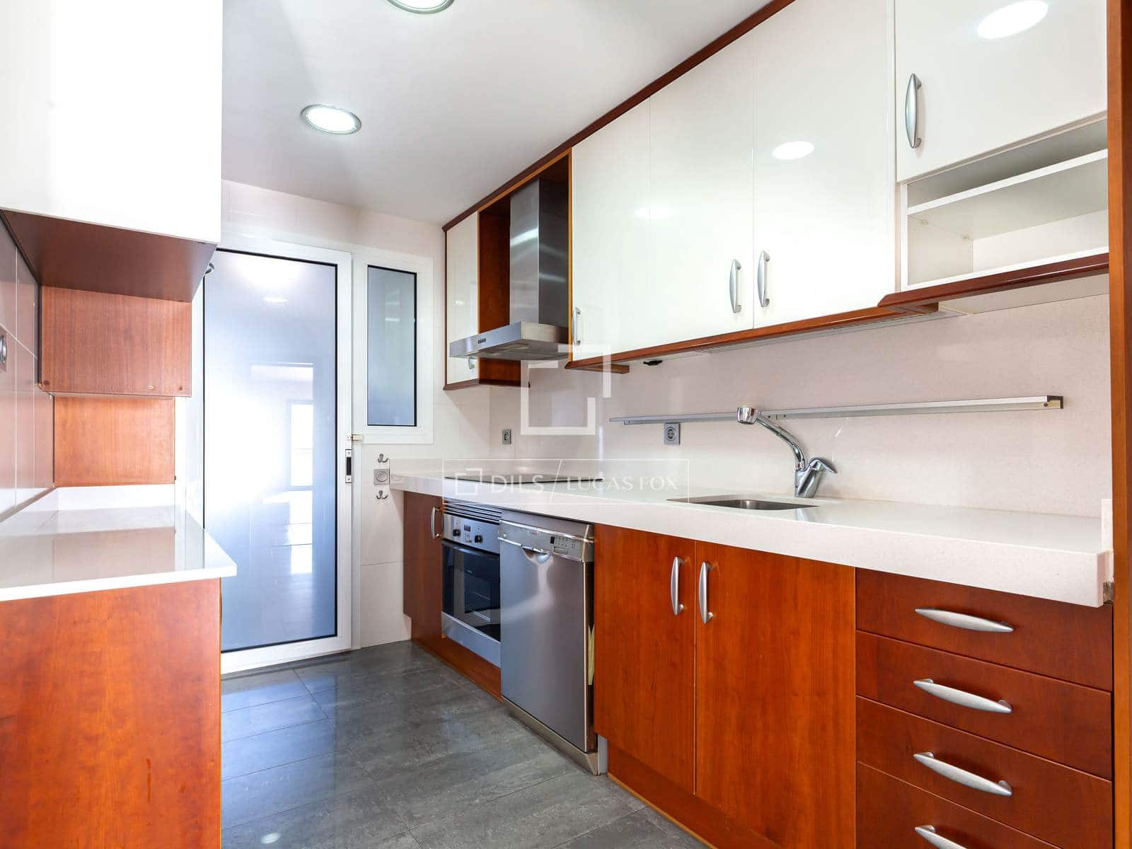 4 slaapkamer Appartement te huur in Esplugues de Llobregat met zwembad garage - € 3.059 (Ref: 9603313)