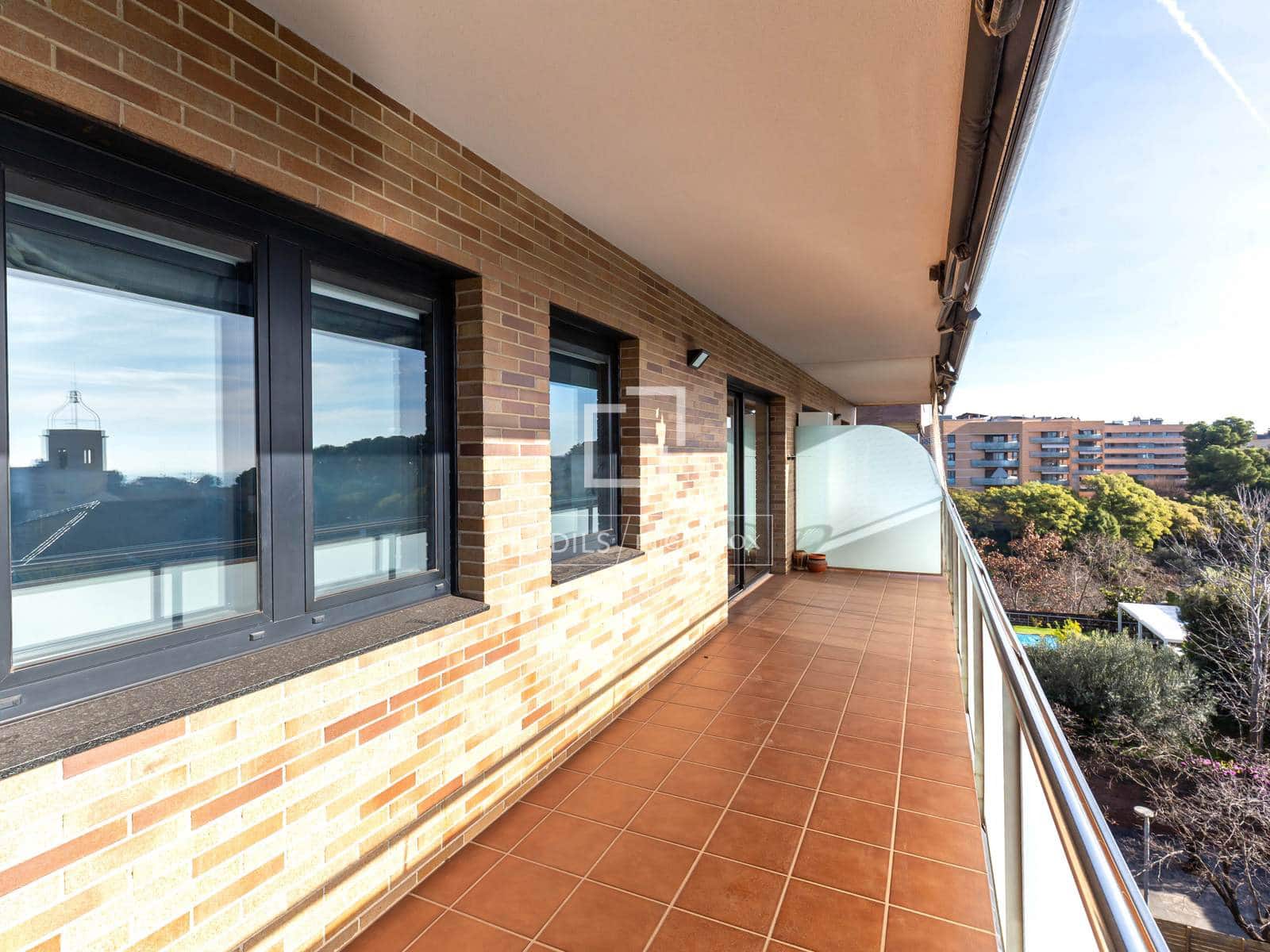 4 slaapkamer Appartement te huur in Esplugues de Llobregat met zwembad garage - € 3.059 (Ref: 9603313)