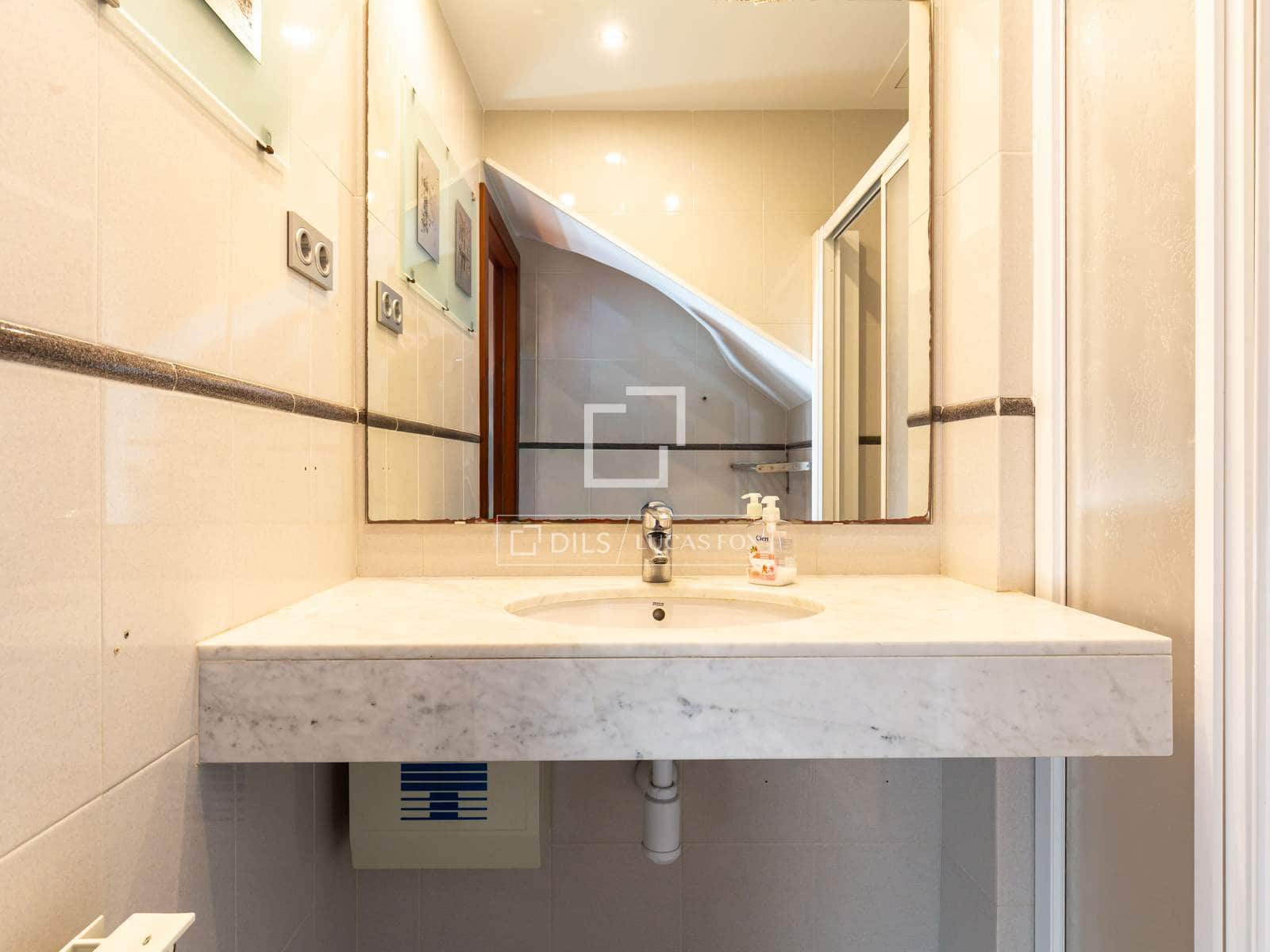 4 slaapkamer Appartement te huur in Esplugues de Llobregat met zwembad garage - € 3.059 (Ref: 9603313)