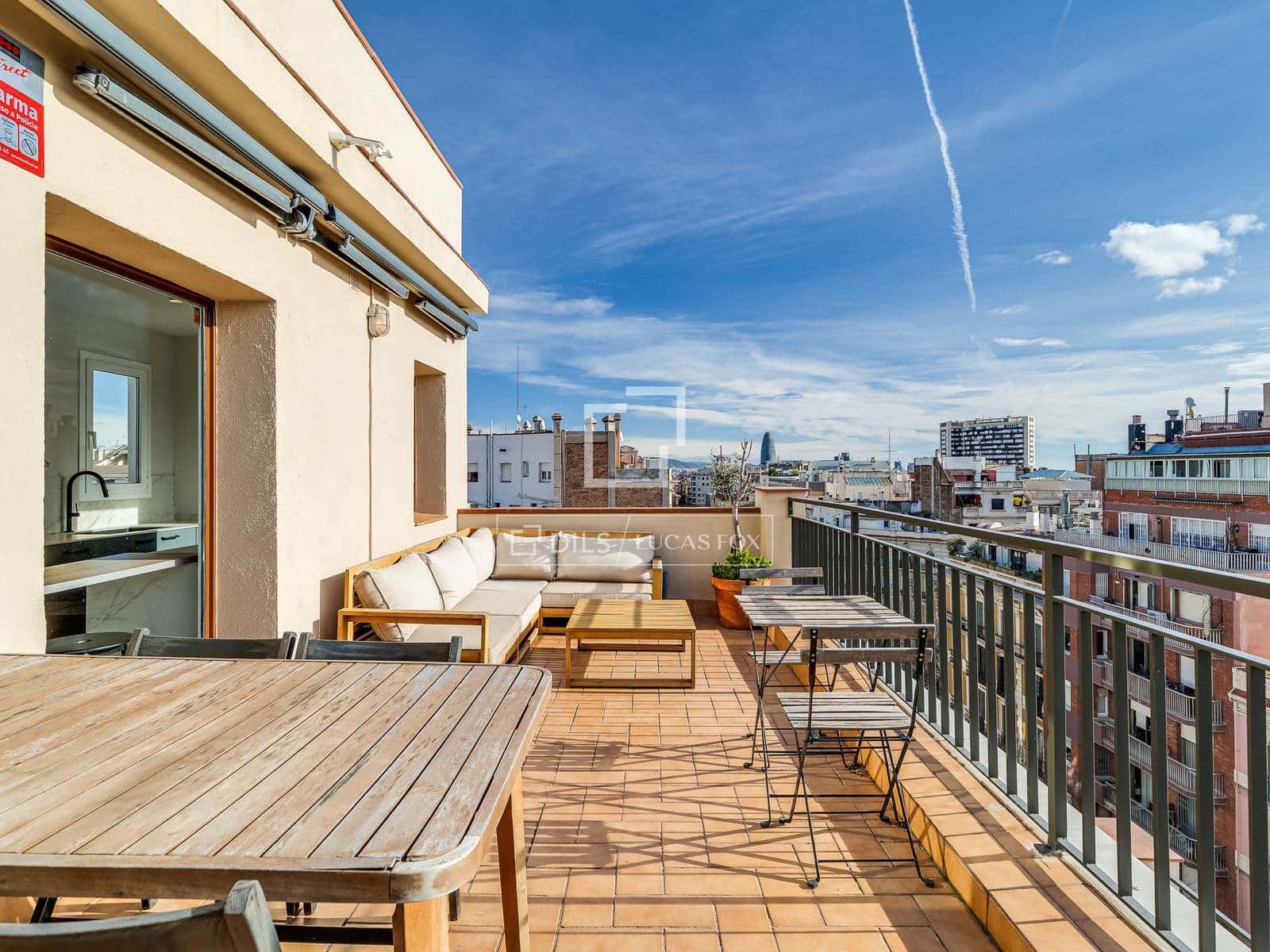 Ático de 2 habitaciones en Barcelona ciudad en alquiler - 2.900 € (Ref: 9606326)