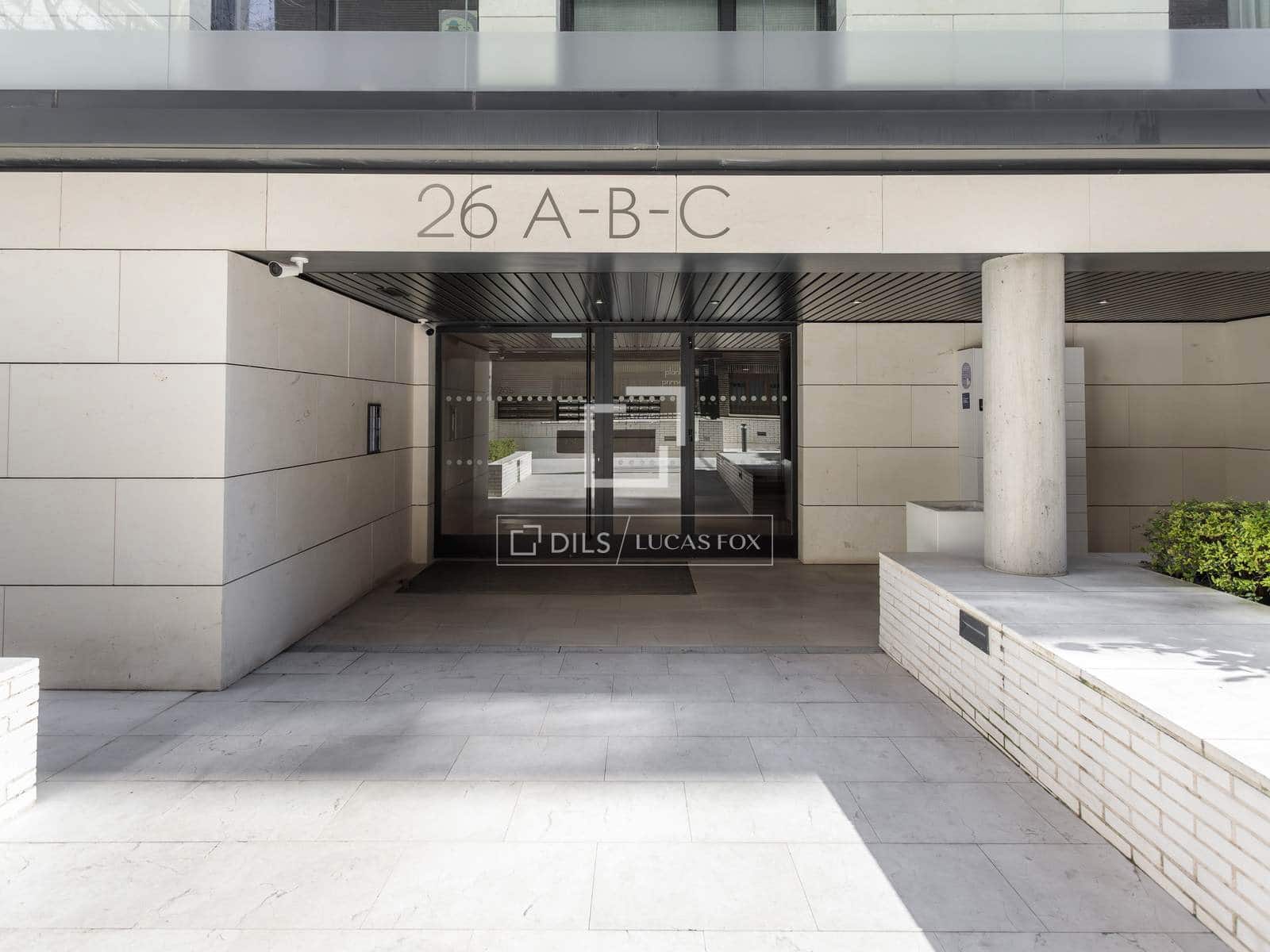 5 bedroom Apartment for rent in Madrid city with pool garage - € 4,150 (Ref: 9606327)