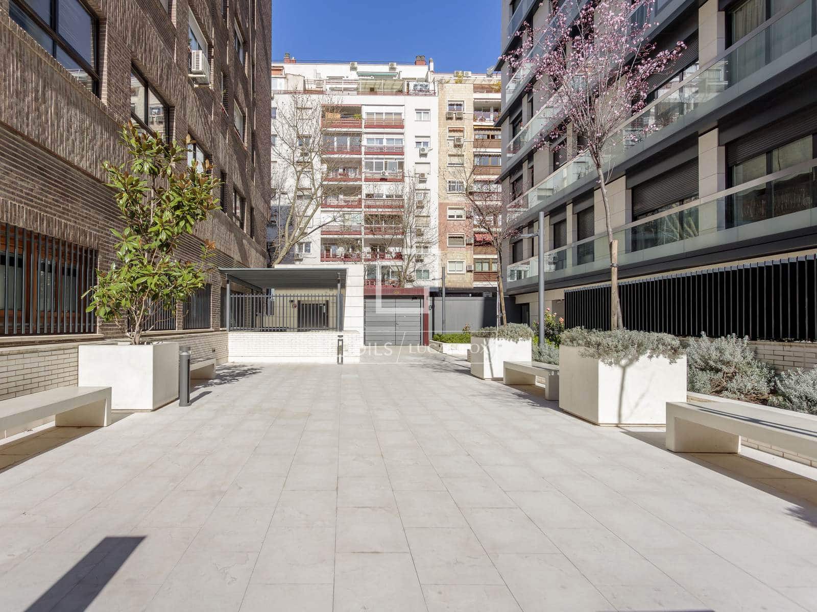 5 bedroom Apartment for rent in Madrid city with pool garage - € 4,150 (Ref: 9606327)