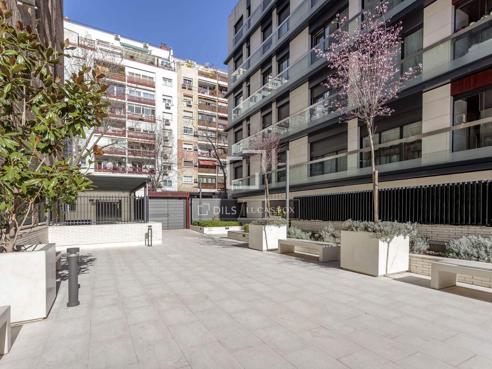 5 bedroom Apartment for rent in Madrid city with pool garage - € 4,150 (Ref: 9606327)