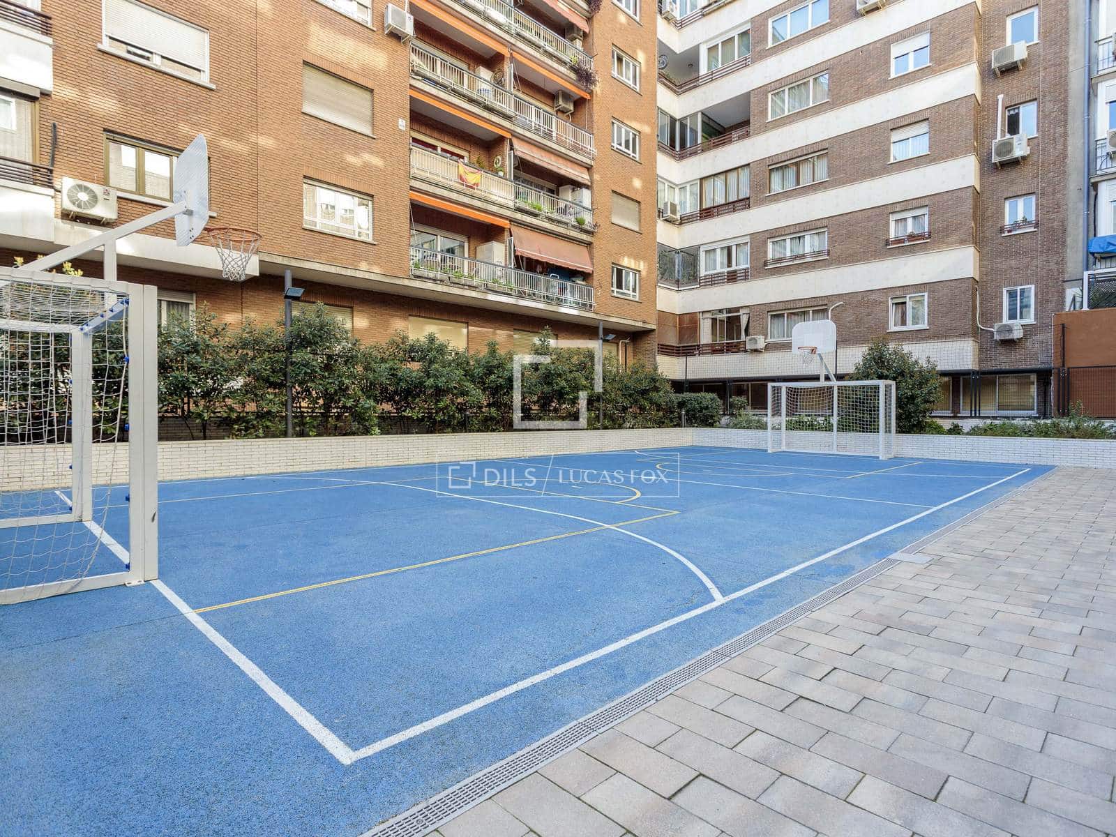5 bedroom Apartment for rent in Madrid city with pool garage - € 4,150 (Ref: 9606327)