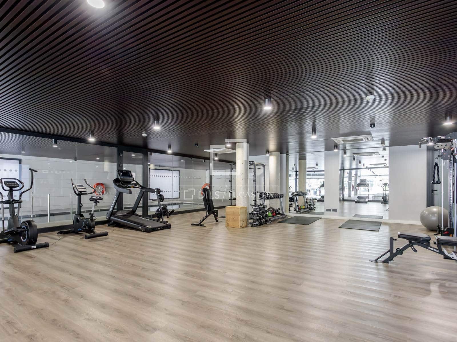 5 bedroom Apartment for rent in Madrid city with pool garage - € 4,150 (Ref: 9606327)