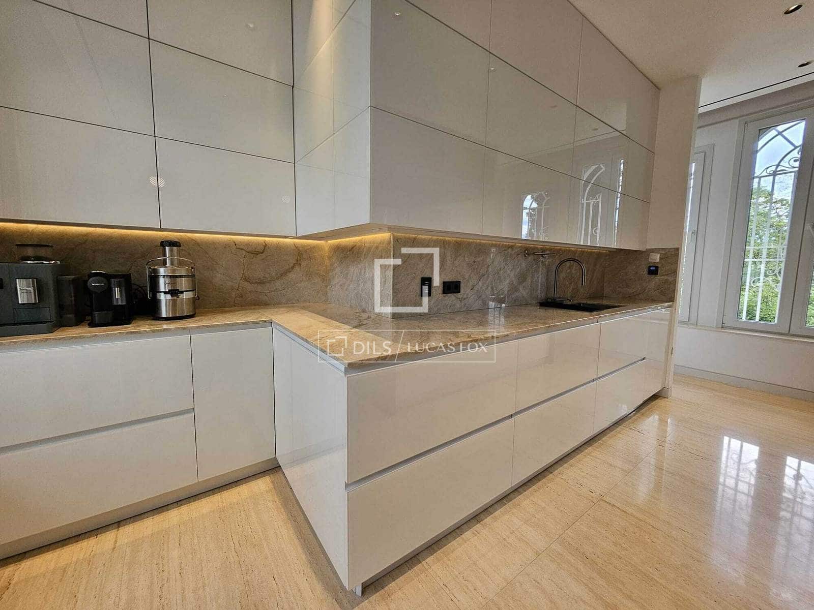 6 makuuhuone Huvila myytävänä paikassa Pozuelo de Alarcon mukana uima-altaan 
autotalli - 5 900 000 € (Ref: 9606328)