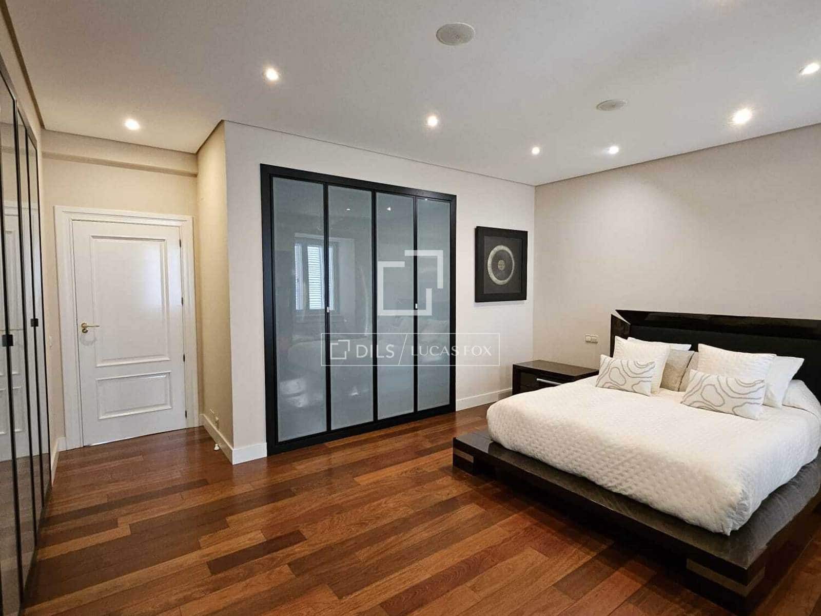 6 makuuhuone Huvila myytävänä paikassa Pozuelo de Alarcon mukana uima-altaan 
autotalli - 5 900 000 € (Ref: 9606328)