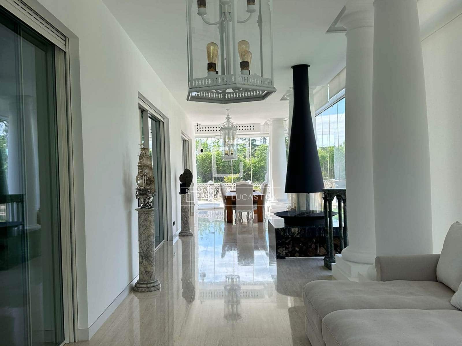 6 makuuhuone Huvila myytävänä paikassa Pozuelo de Alarcon mukana uima-altaan 
autotalli - 5 900 000 € (Ref: 9606328)