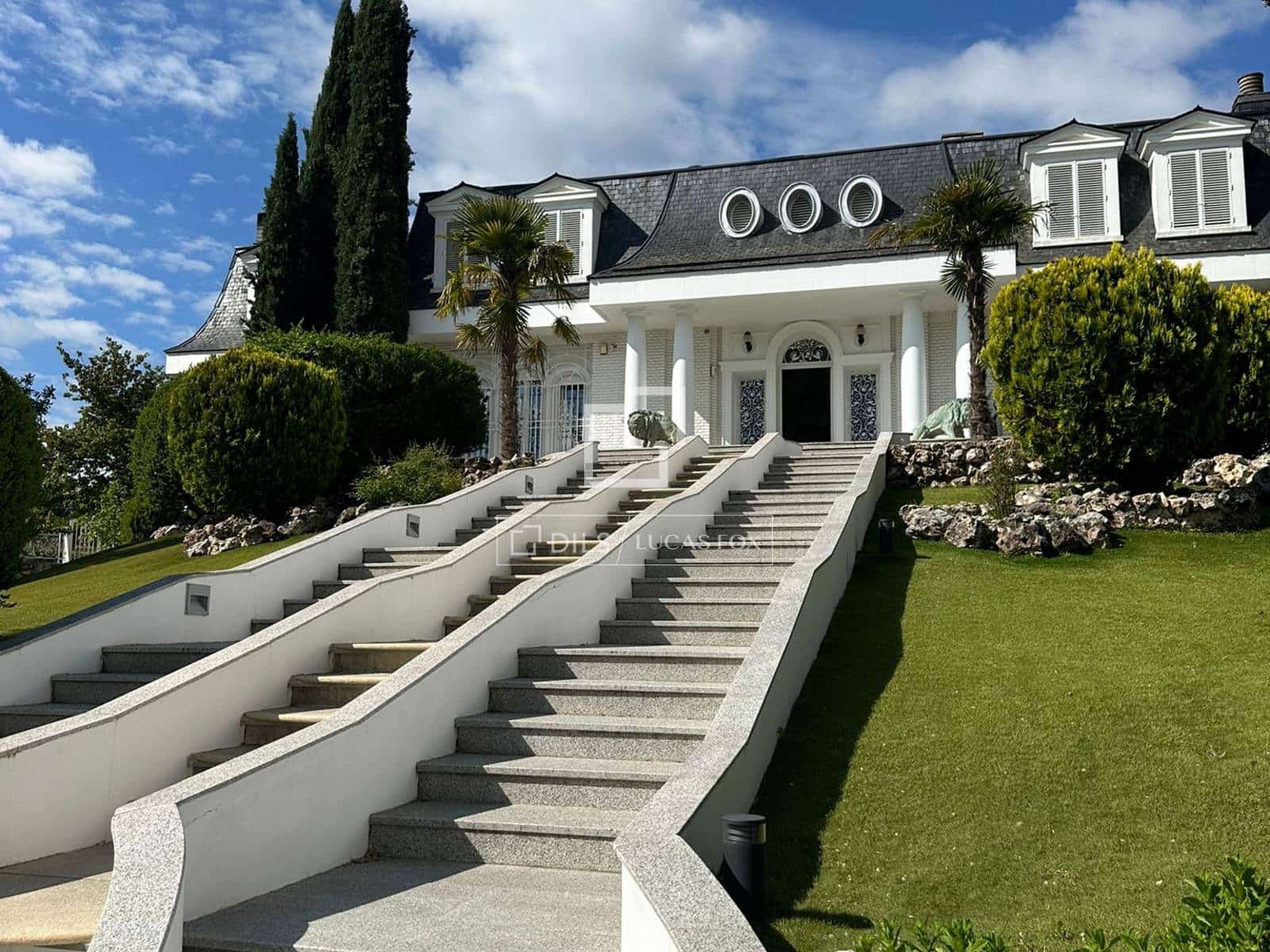 6 makuuhuone Huvila myytävänä paikassa Pozuelo de Alarcon mukana uima-altaan 
autotalli - 5 900 000 € (Ref: 9606328)