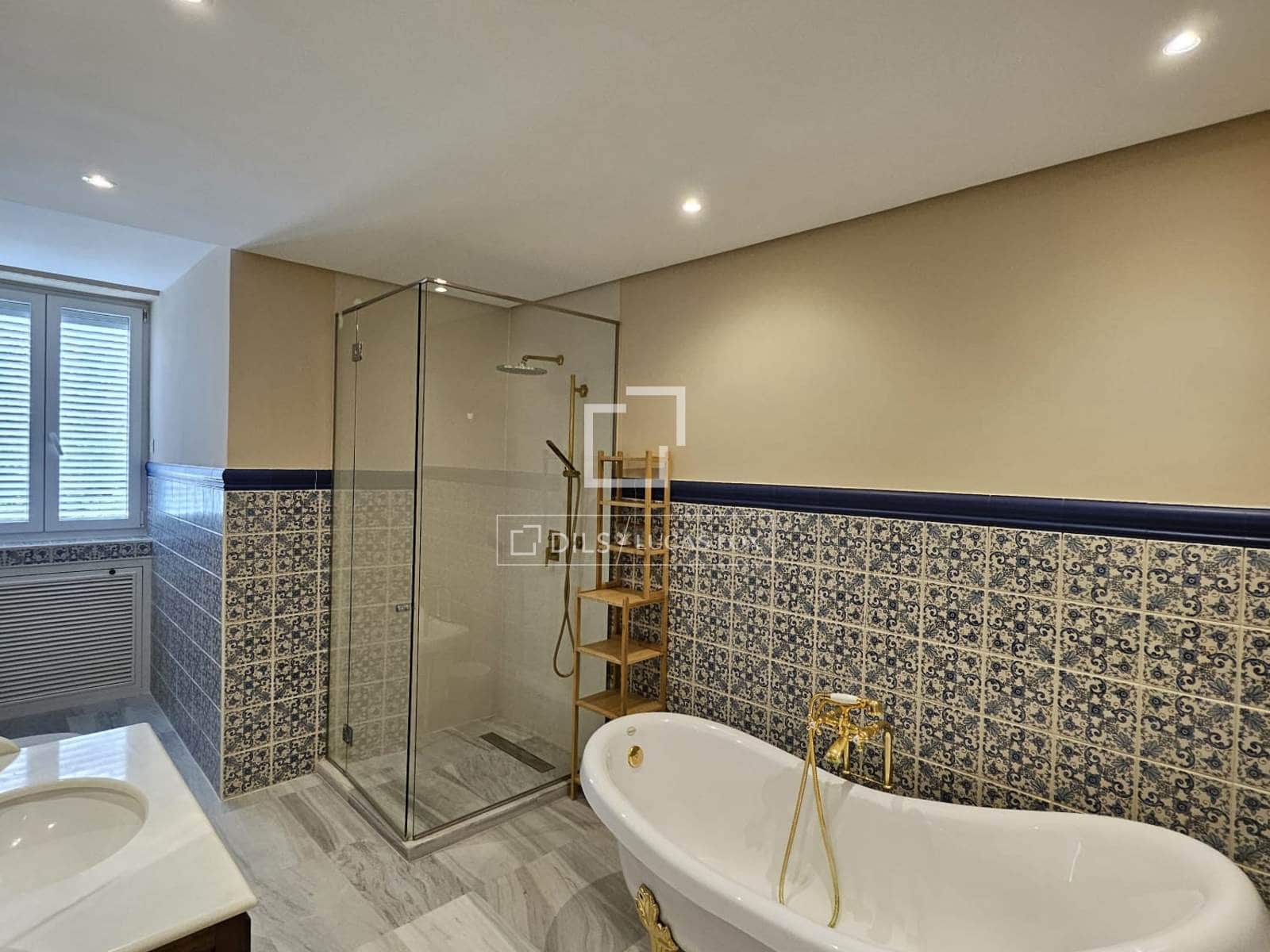 6 makuuhuone Huvila myytävänä paikassa Pozuelo de Alarcon mukana uima-altaan 
autotalli - 5 900 000 € (Ref: 9606328)