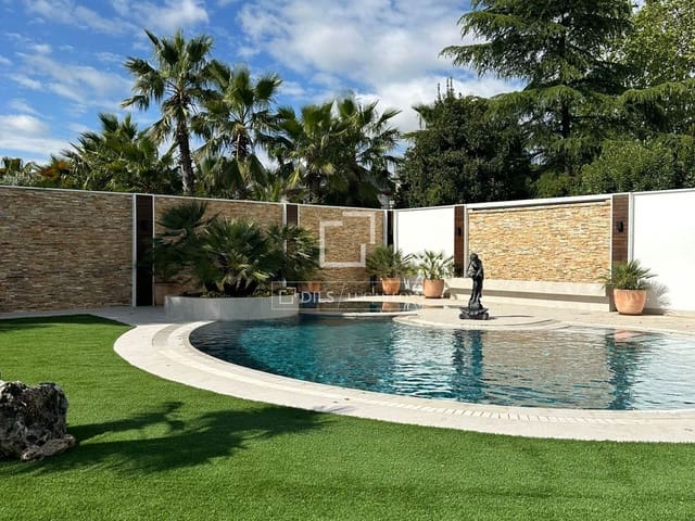 6 makuuhuone Huvila myytävänä paikassa Pozuelo de Alarcón mukana uima-altaan 
autotalli - 5 900 000 € (Ref: 9606328)