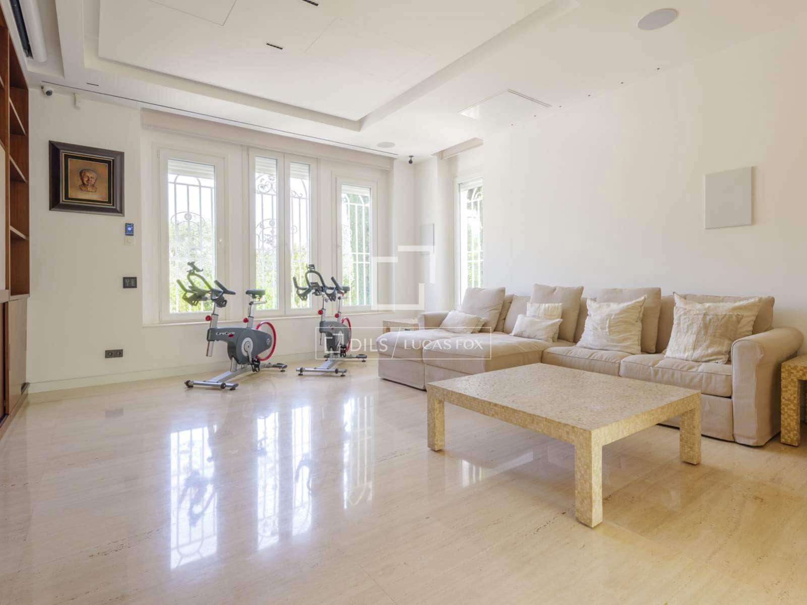 6 bedroom Villa for sale in Pozuelo de Alarcon with pool garage - € 4,990,000 (Ref: 9606328)
