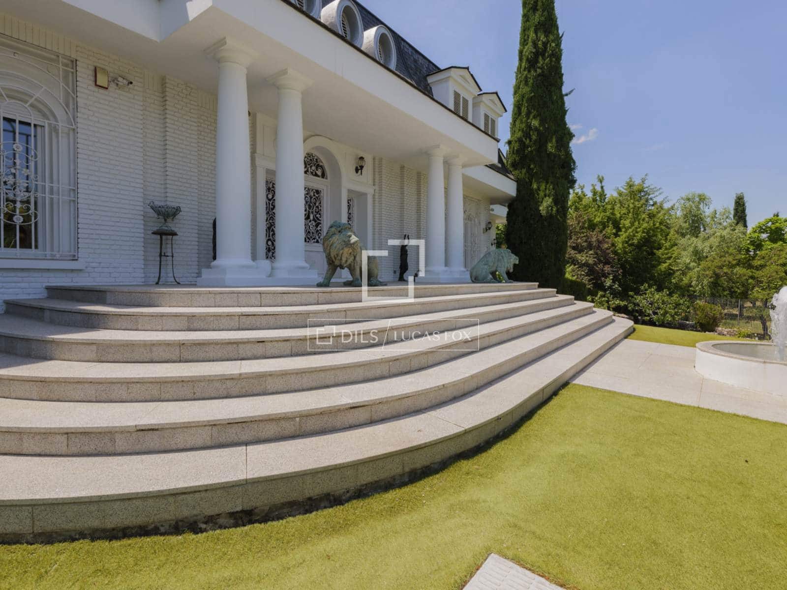 6 bedroom Villa for sale in Pozuelo de Alarcon with pool garage - € 4,990,000 (Ref: 9606328)