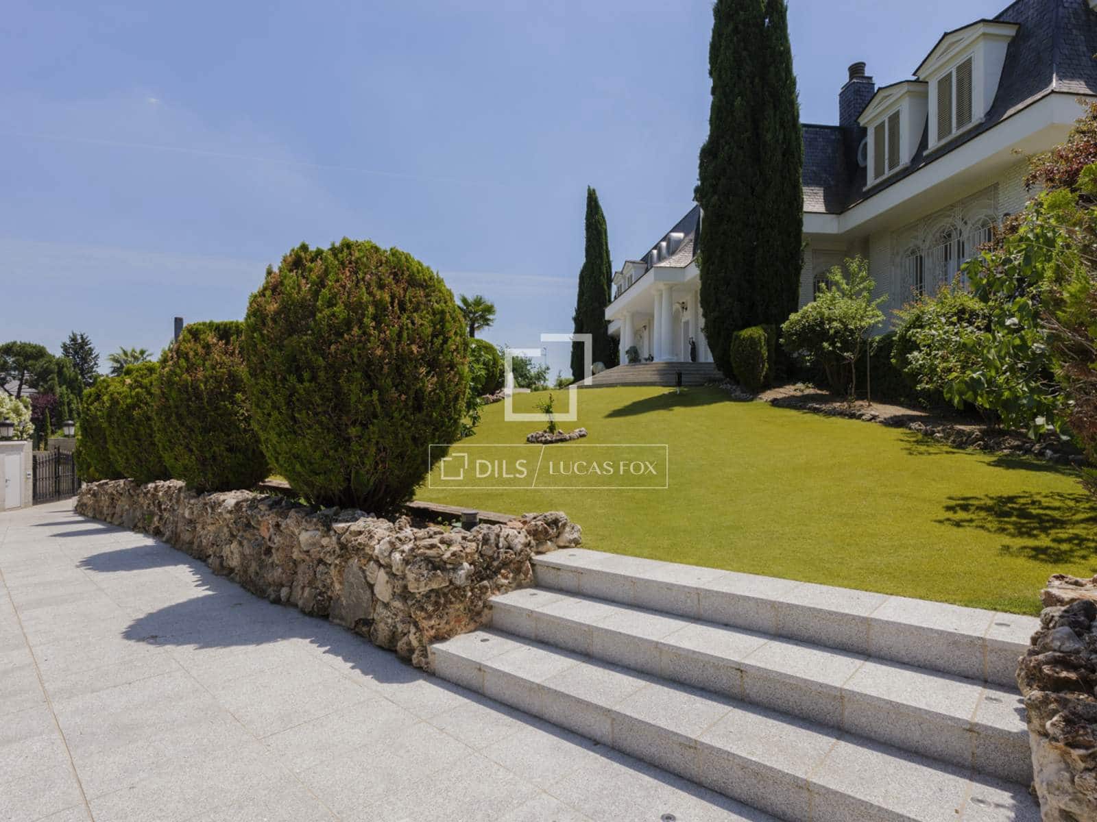 6 bedroom Villa for sale in Pozuelo de Alarcon with pool garage - € 4,990,000 (Ref: 9606328)