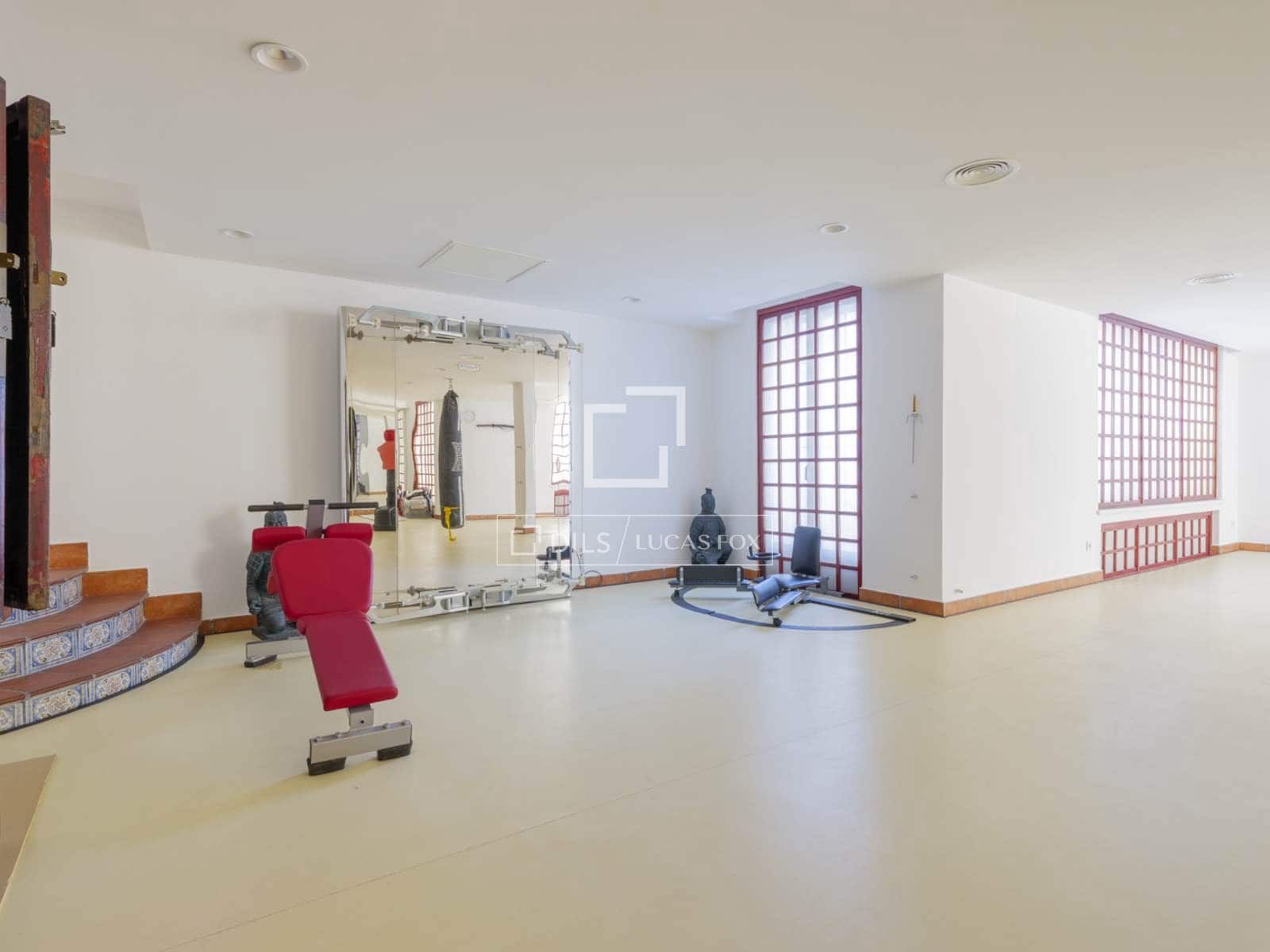 6 bedroom Villa for sale in Pozuelo de Alarcon with pool garage - € 4,990,000 (Ref: 9606328)
