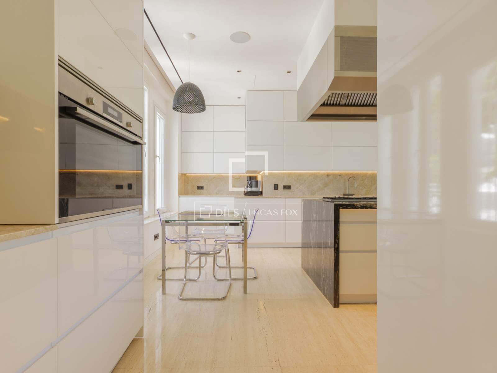 6 bedroom Villa for sale in Pozuelo de Alarcon with pool garage - € 4,990,000 (Ref: 9606328)