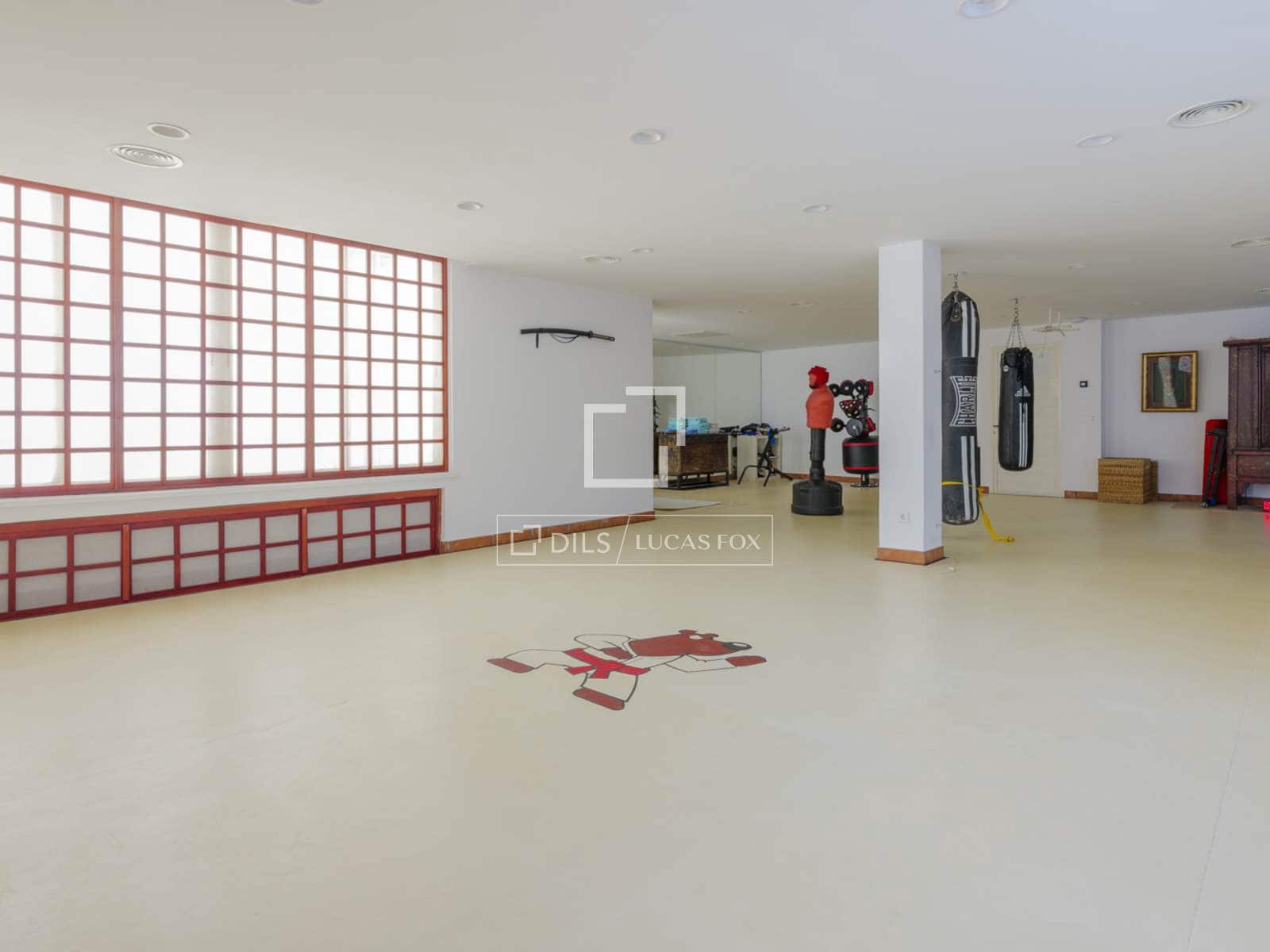 6 bedroom Villa for sale in Pozuelo de Alarcon with pool garage - € 4,990,000 (Ref: 9606328)