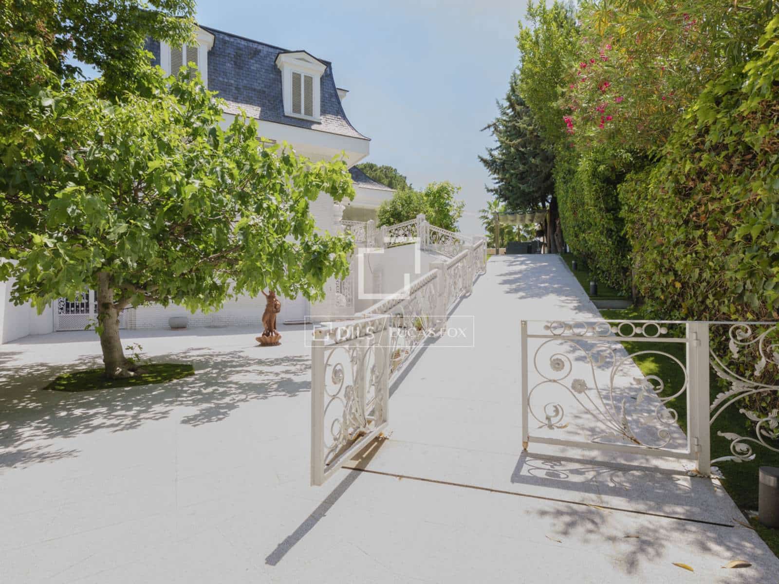 6 bedroom Villa for sale in Pozuelo de Alarcon with pool garage - € 4,990,000 (Ref: 9606328)