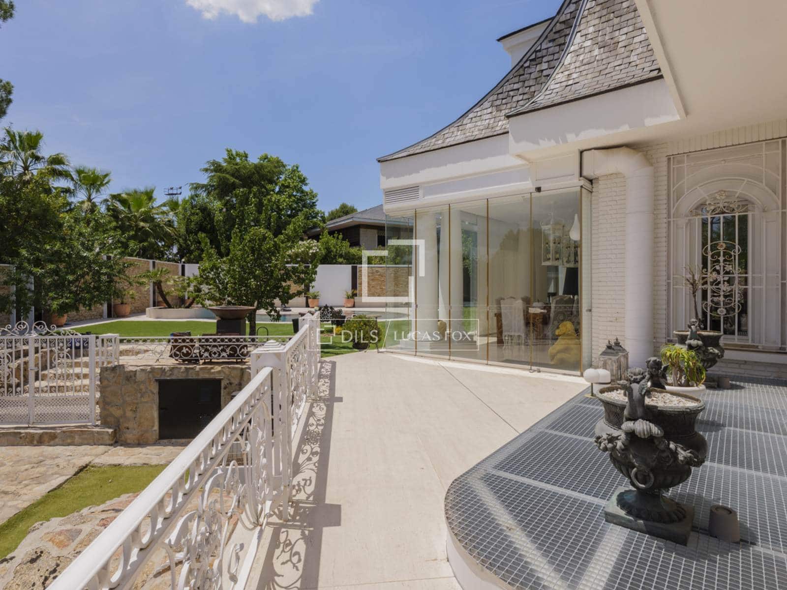 6 bedroom Villa for sale in Pozuelo de Alarcon with pool garage - € 4,990,000 (Ref: 9606328)