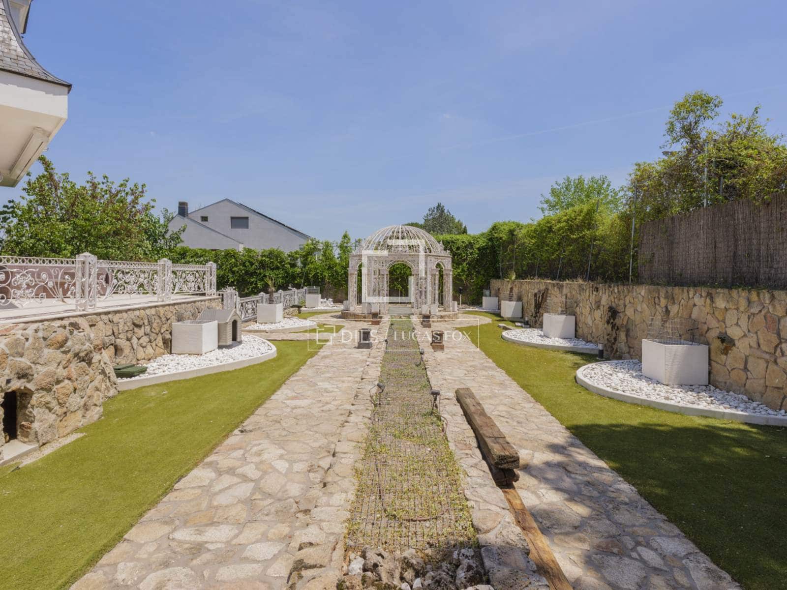 6 bedroom Villa for sale in Pozuelo de Alarcon with pool garage - € 4,990,000 (Ref: 9606328)