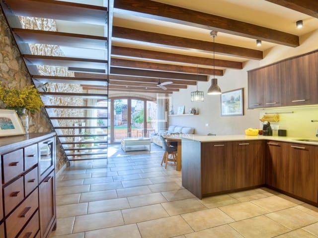 4 bedroom Villa for sale in Sant Feliu de Guíxols - € 650,000 (Ref: 9606686)