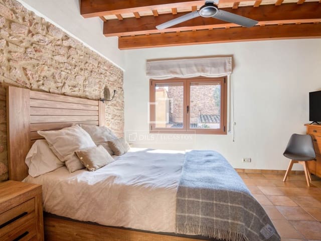 4 bedroom Villa for sale in Sant Feliu de Guíxols - € 650,000 (Ref: 9606686)